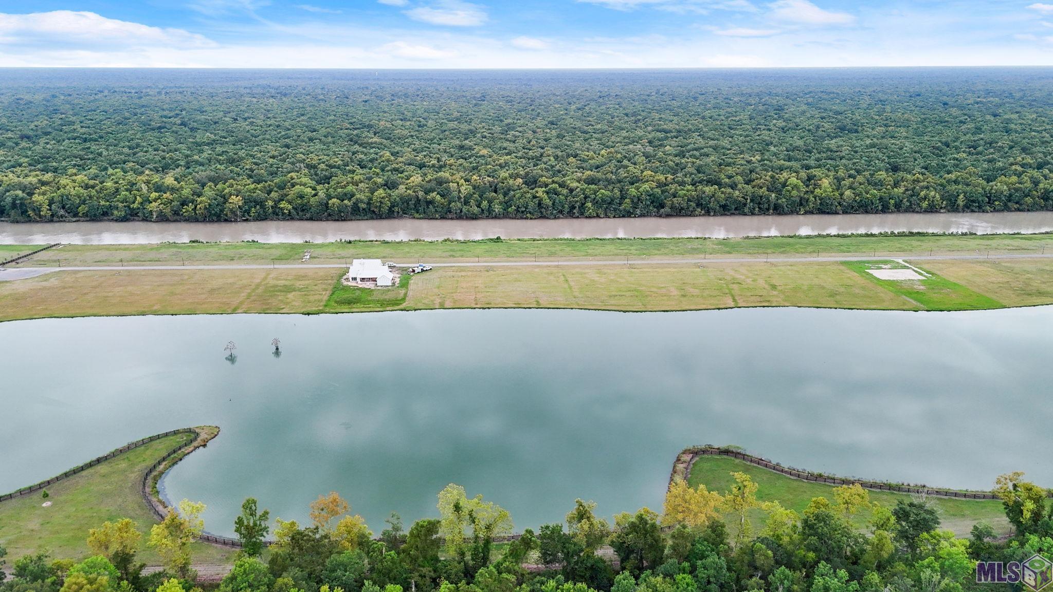 6046 MILL TOWN RD, Brusly, LA 70719