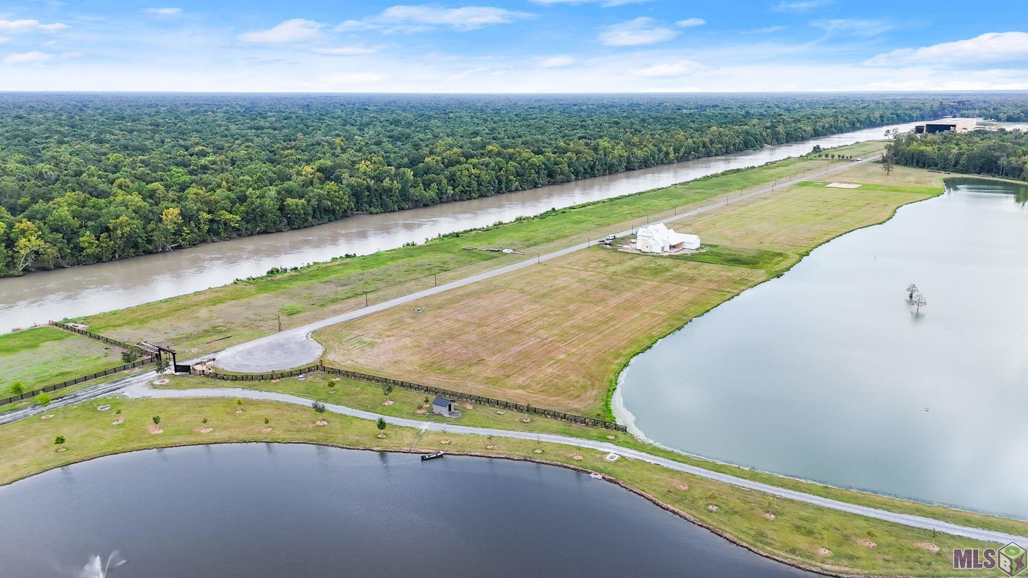 6036 MILL TOWN RD, Brusly, LA 70719