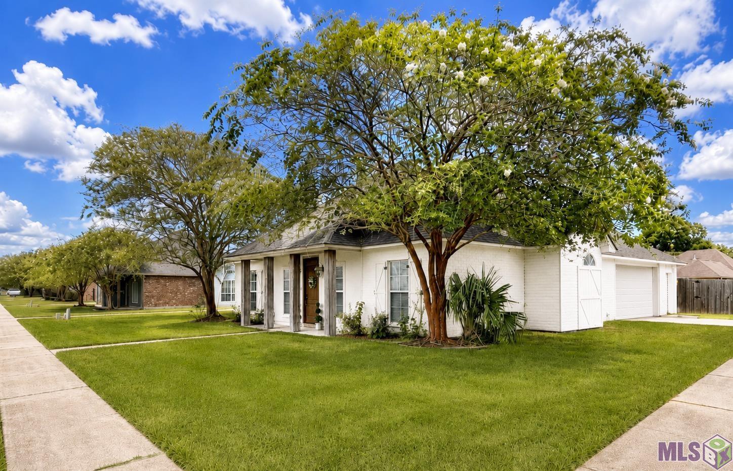 6406 WOODSIDE DR, Zachary, LA 70791