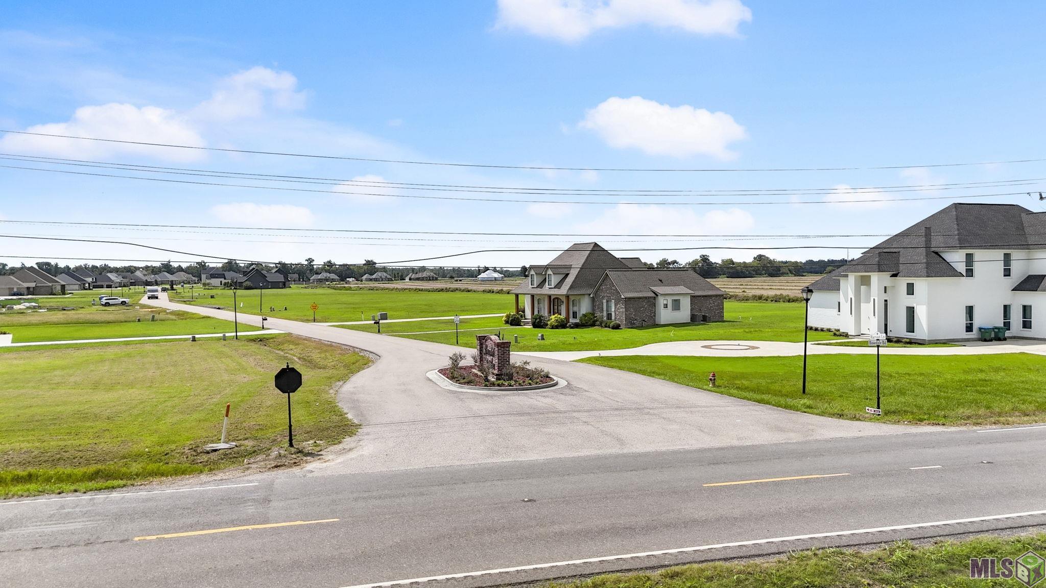 402 HARVEST LN, Port Allen, LA 70767