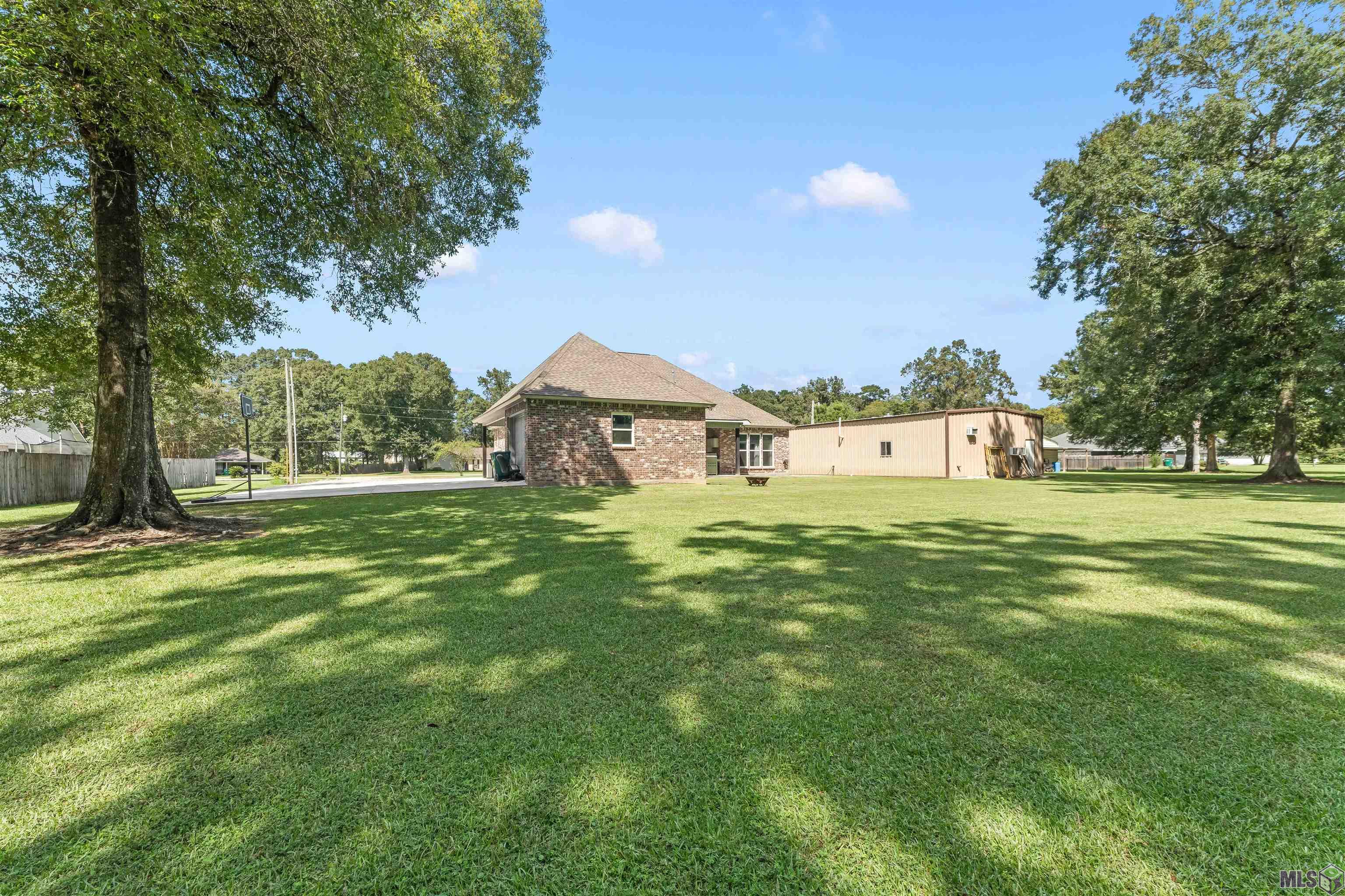Photo 33