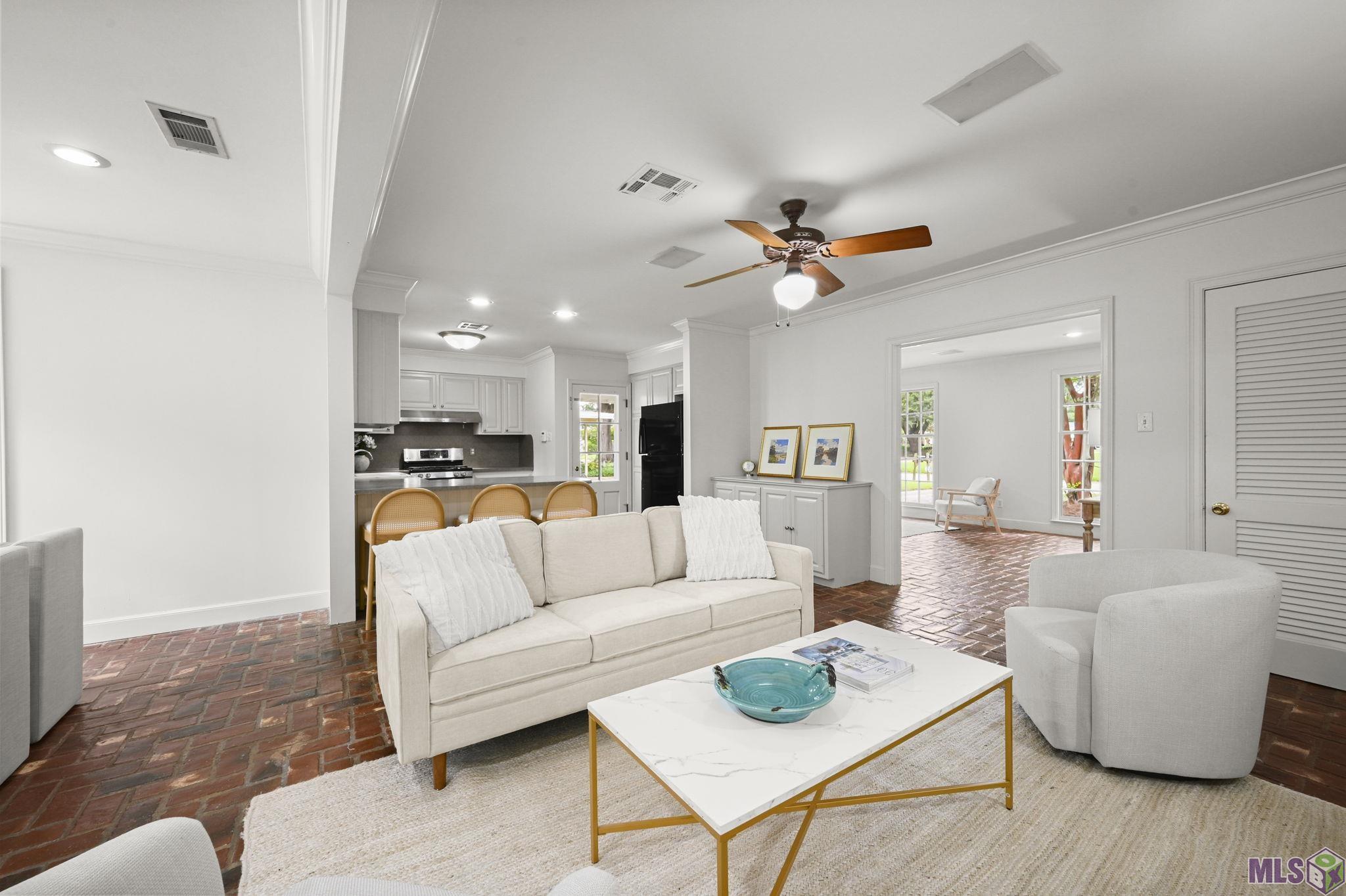 9136 S CONTOUR DR, Baton Rouge, LA 70809