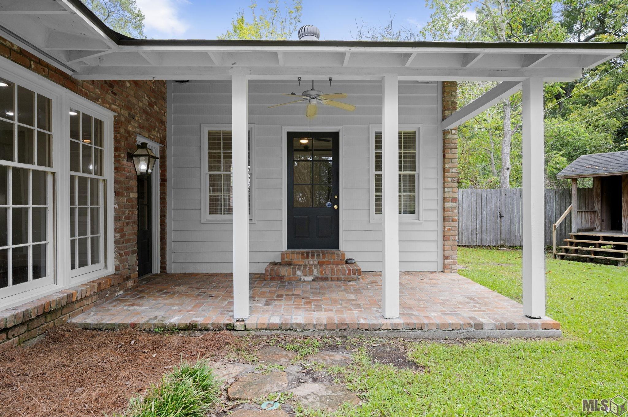 9136 S CONTOUR DR, Baton Rouge, LA 70809