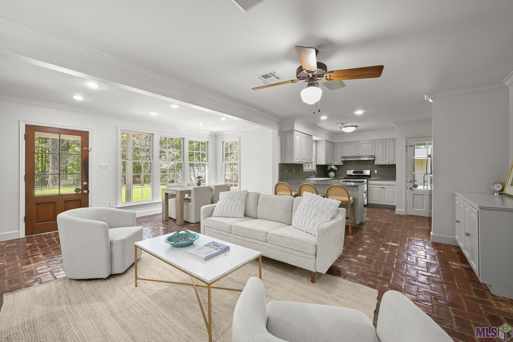 9136 S CONTOUR DR, Baton Rouge, LA 70809