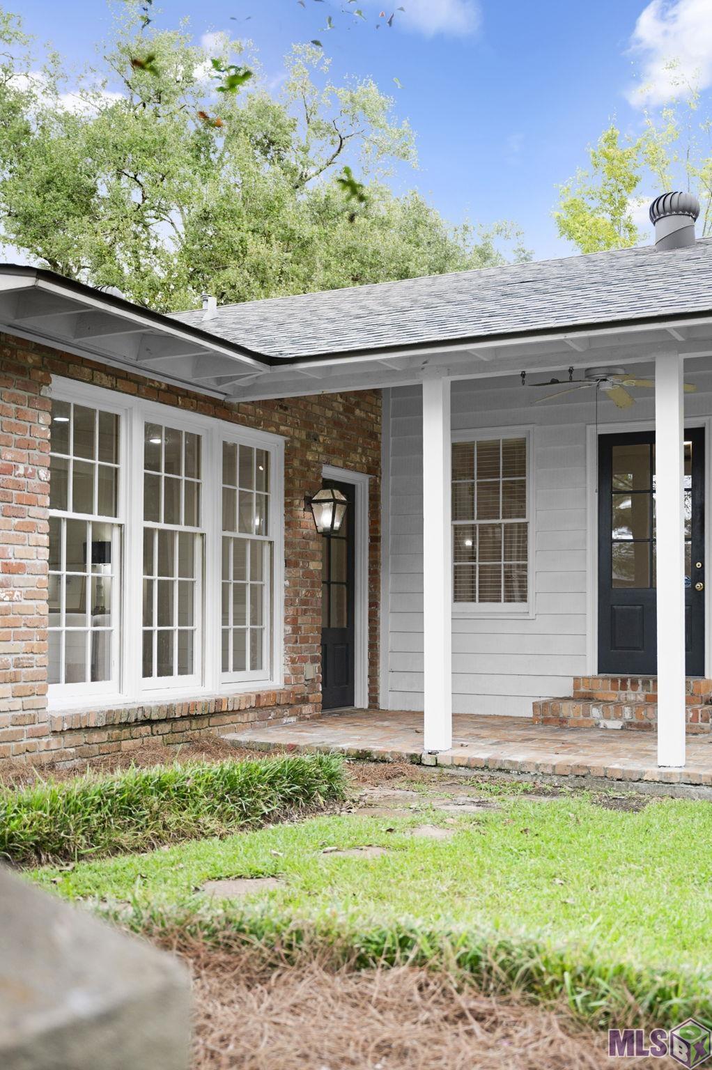 9136 S CONTOUR DR, Baton Rouge, LA 70809