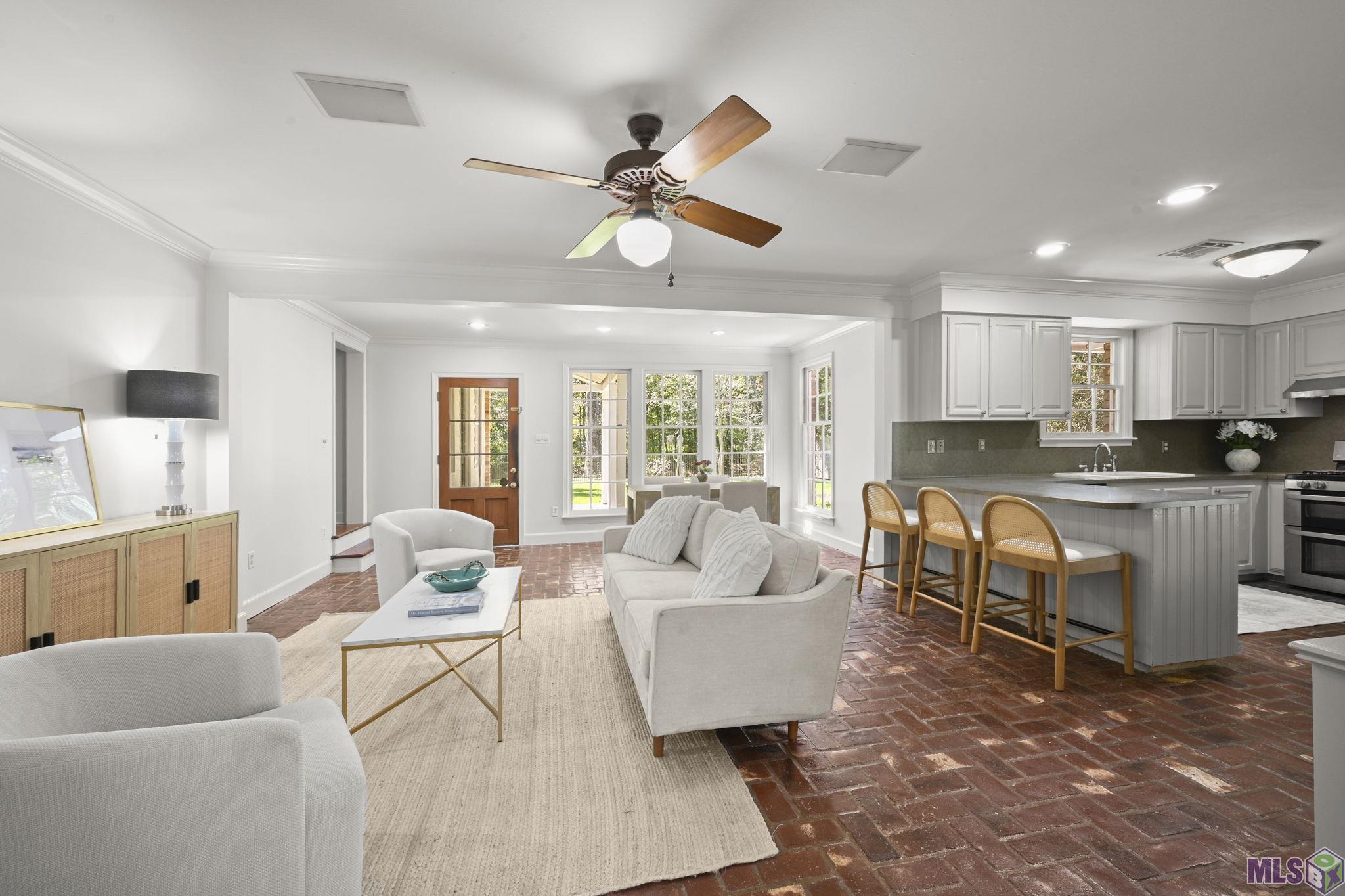 9136 S CONTOUR DR, Baton Rouge, LA 70809