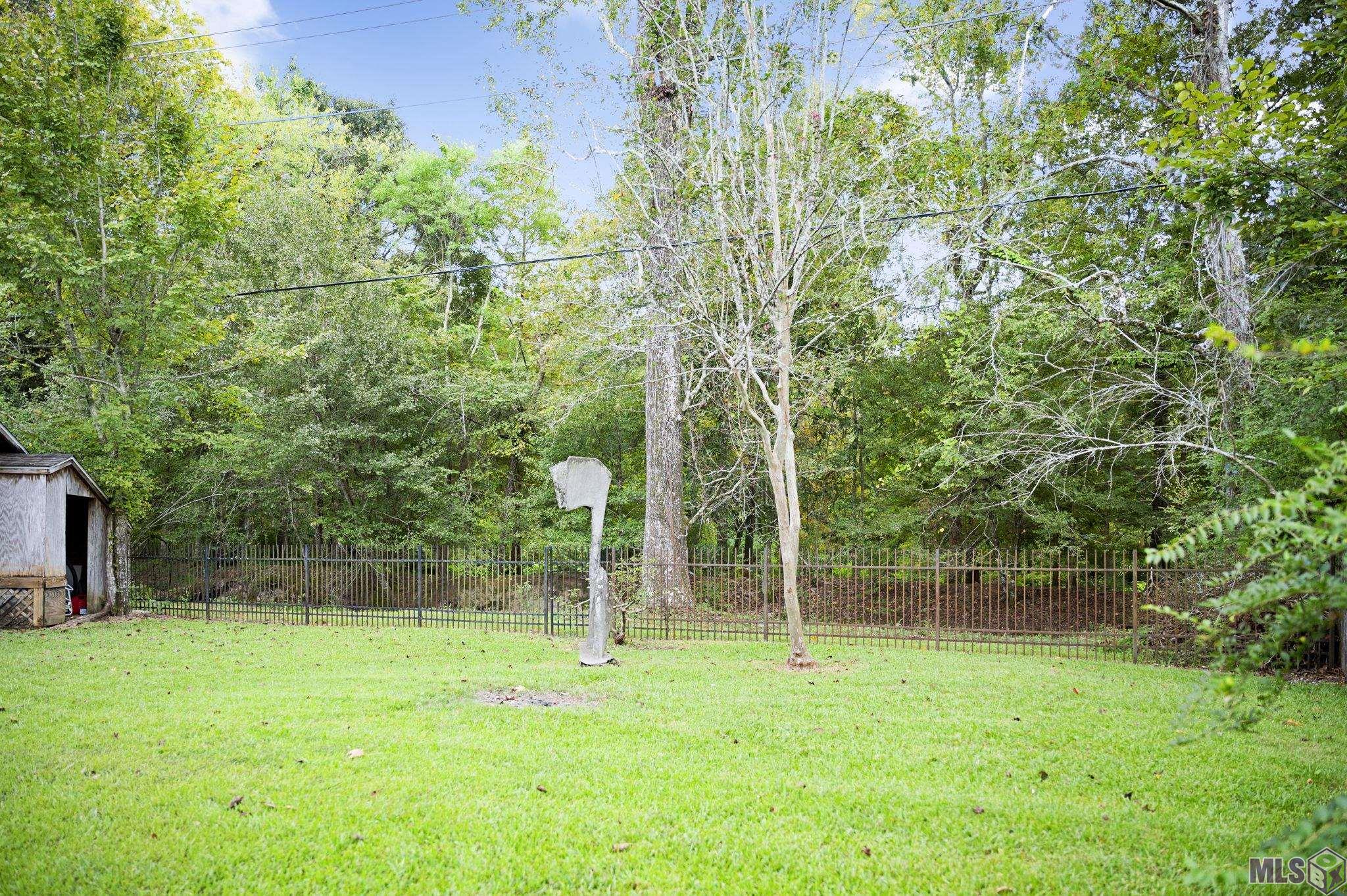 9136 S CONTOUR DR, Baton Rouge, LA 70809