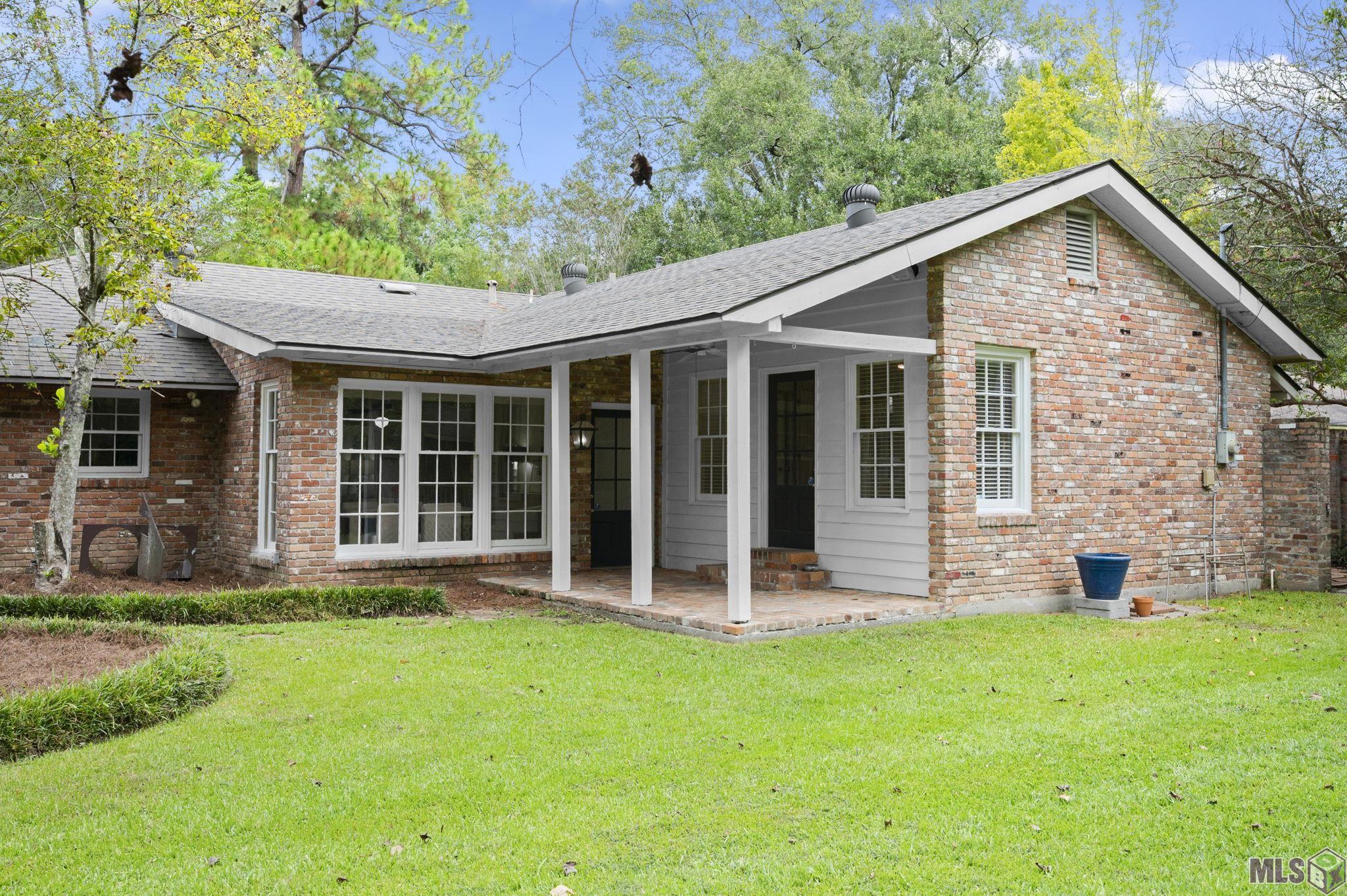 9136 S CONTOUR DR, Baton Rouge, LA 70809