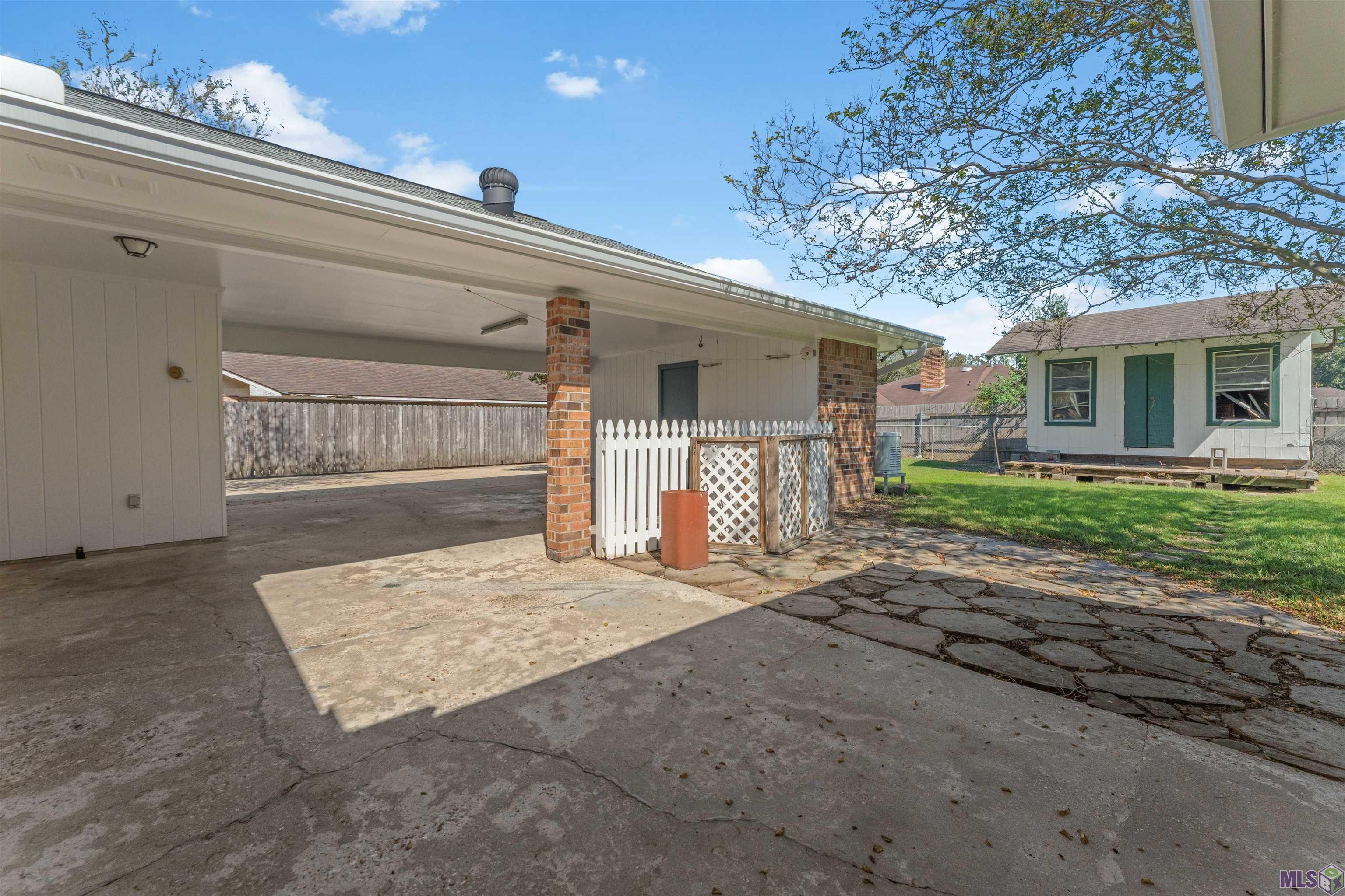 2137 SPRUCEWOOD DR, Baton Rouge, LA 70816