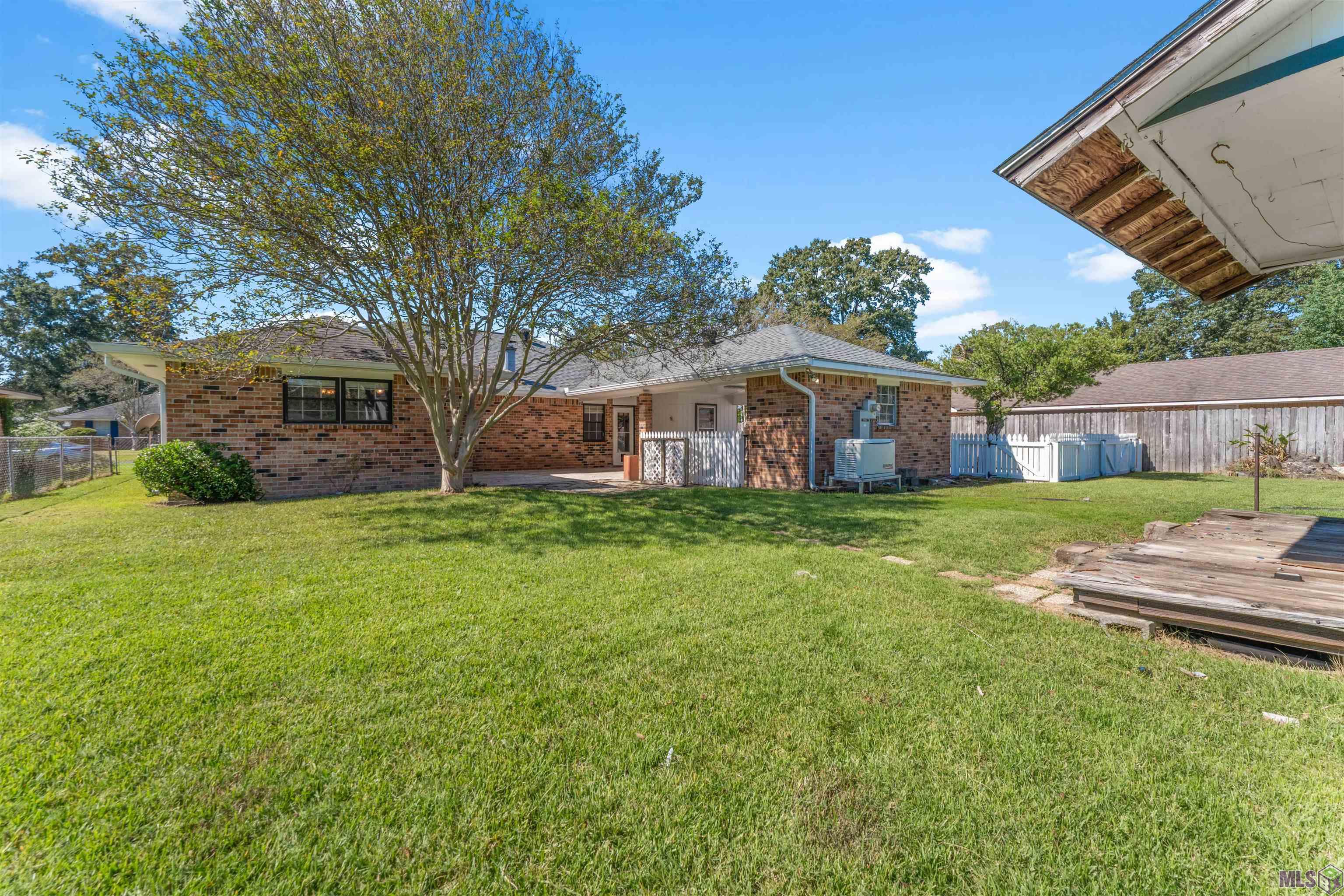 2137 SPRUCEWOOD DR, Baton Rouge, LA 70816