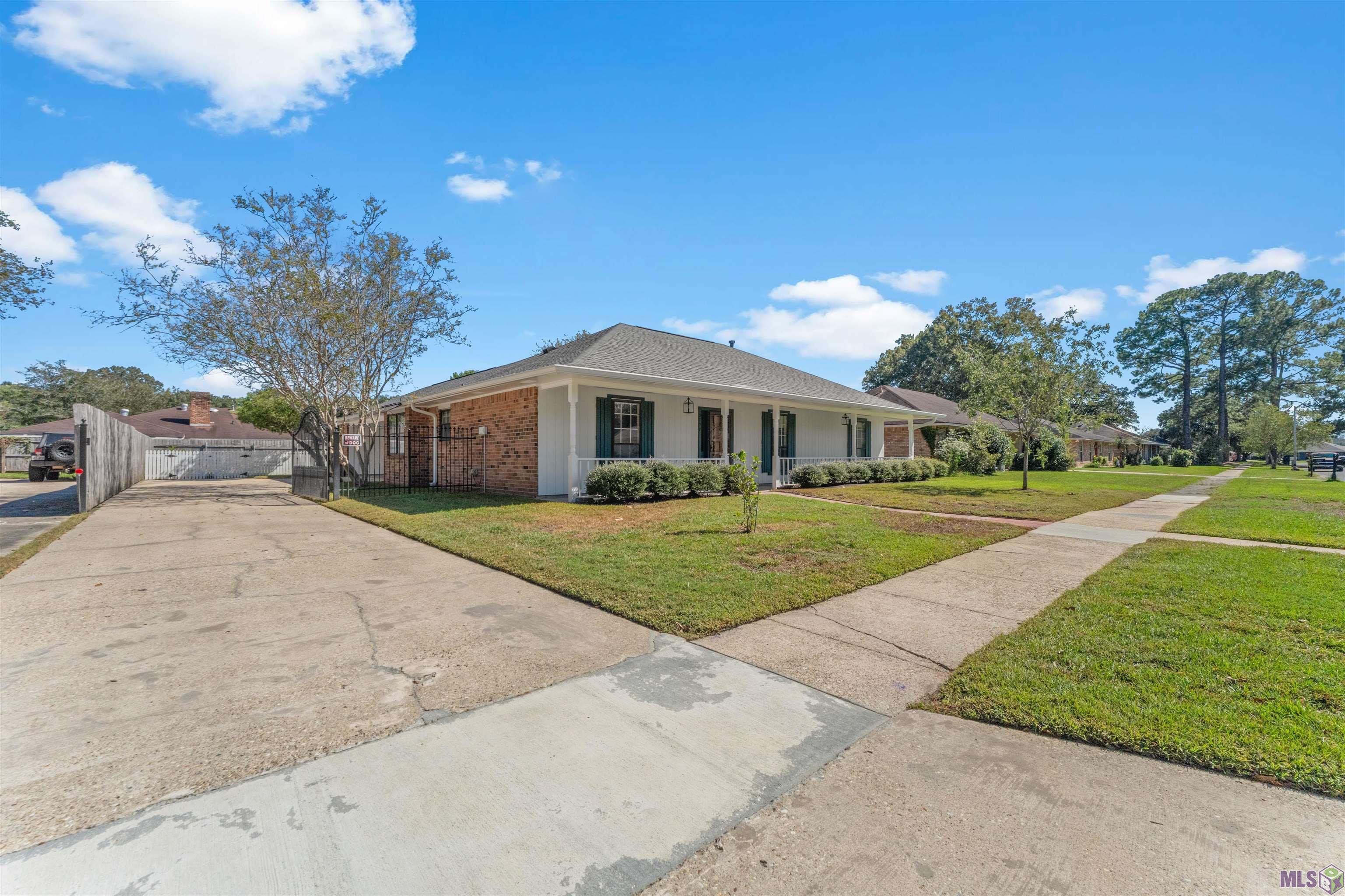 2137 SPRUCEWOOD DR, Baton Rouge, LA 70816