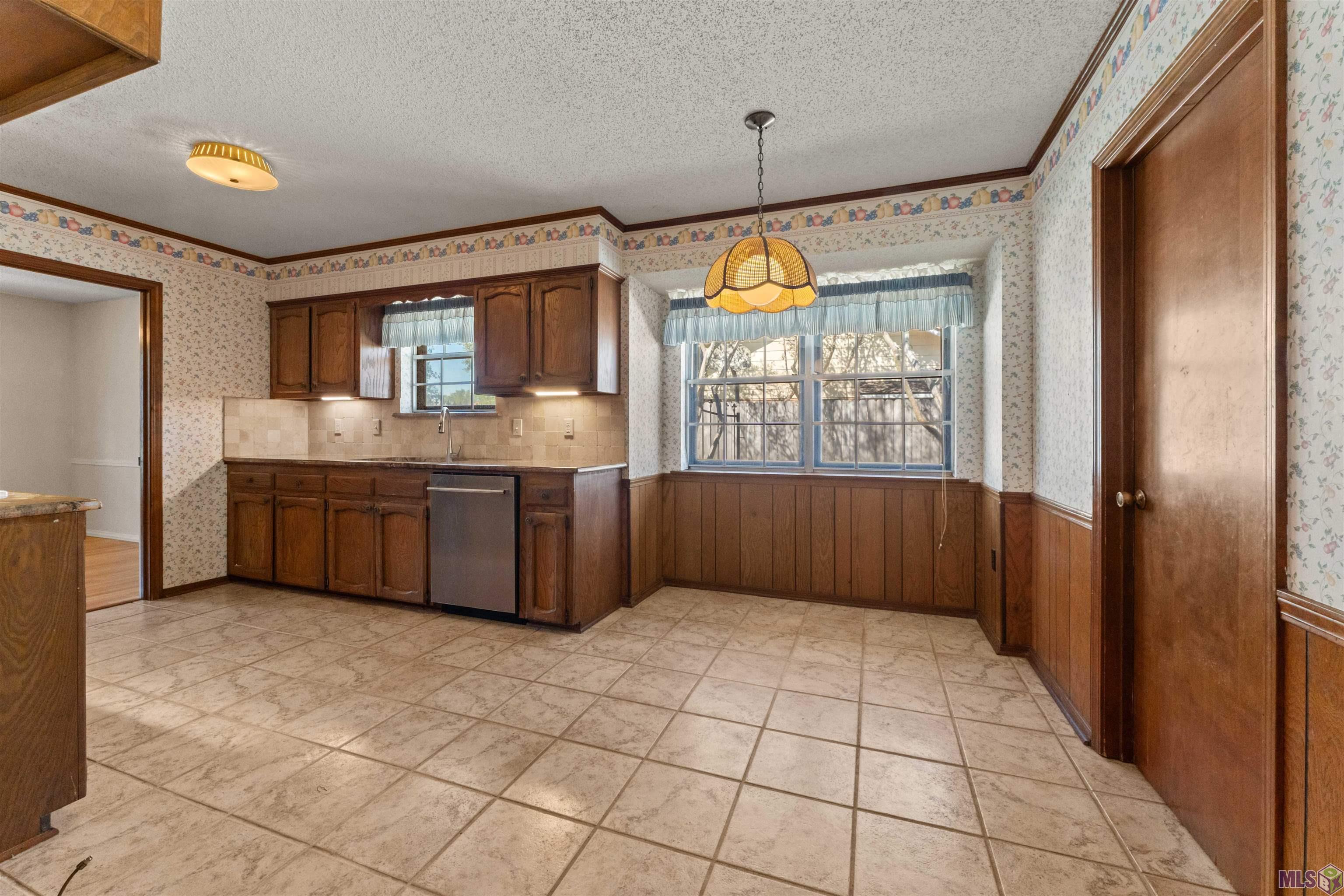 2137 SPRUCEWOOD DR, Baton Rouge, LA 70816