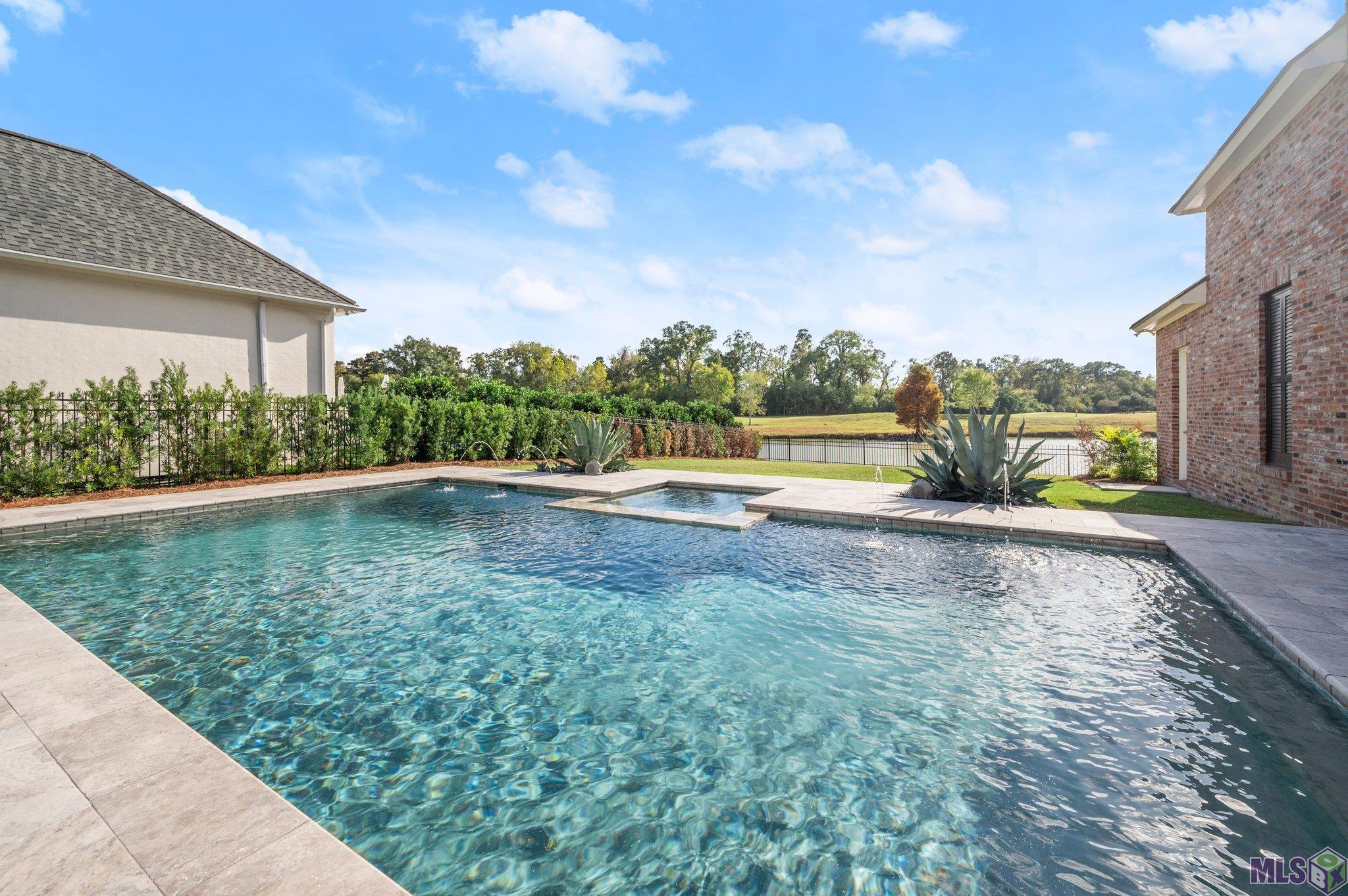 15344 Lake Crest View Dr, Baton Rouge, LA, 70810
