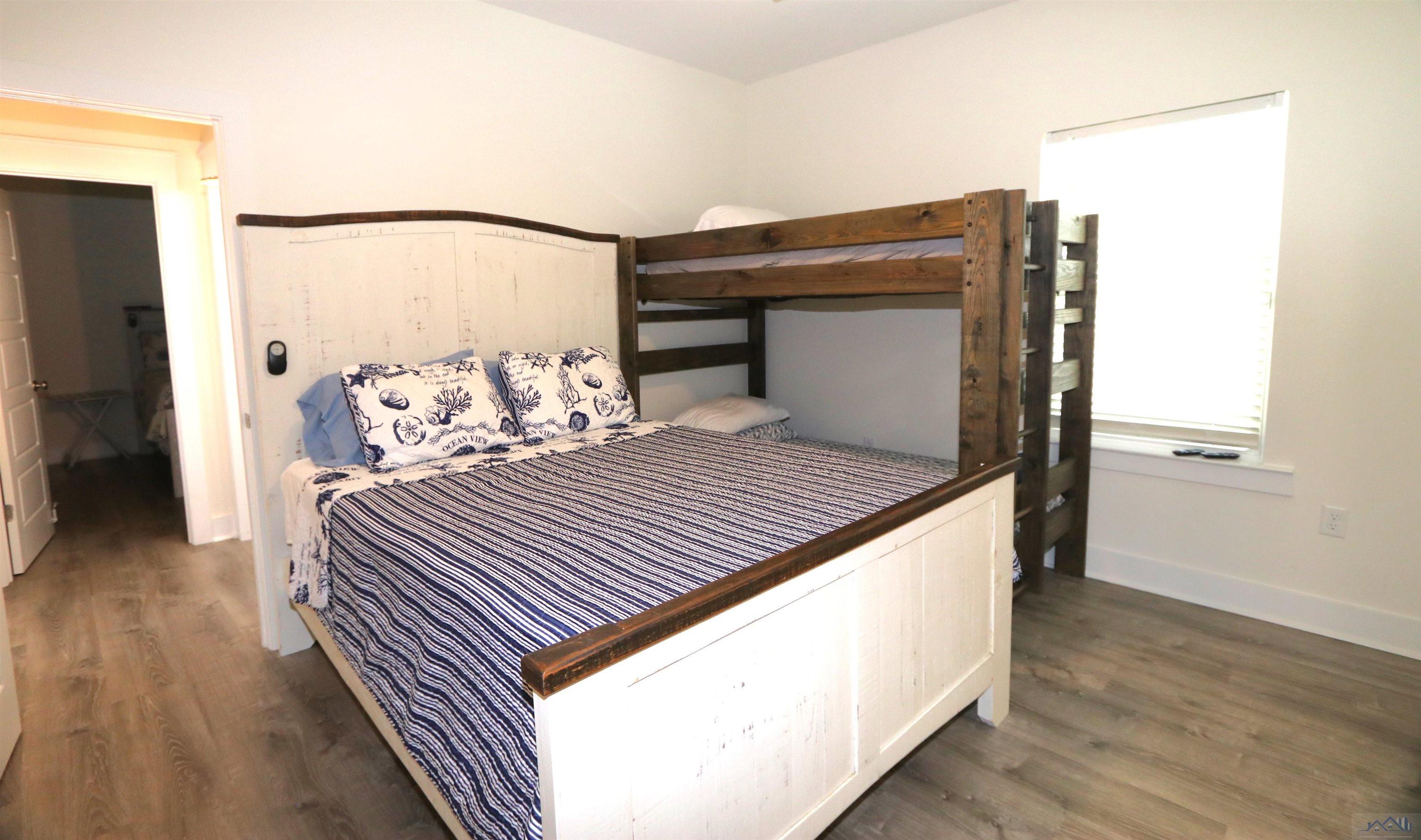 117 Boudreaux Ln, Grand Isle, LA, 70358