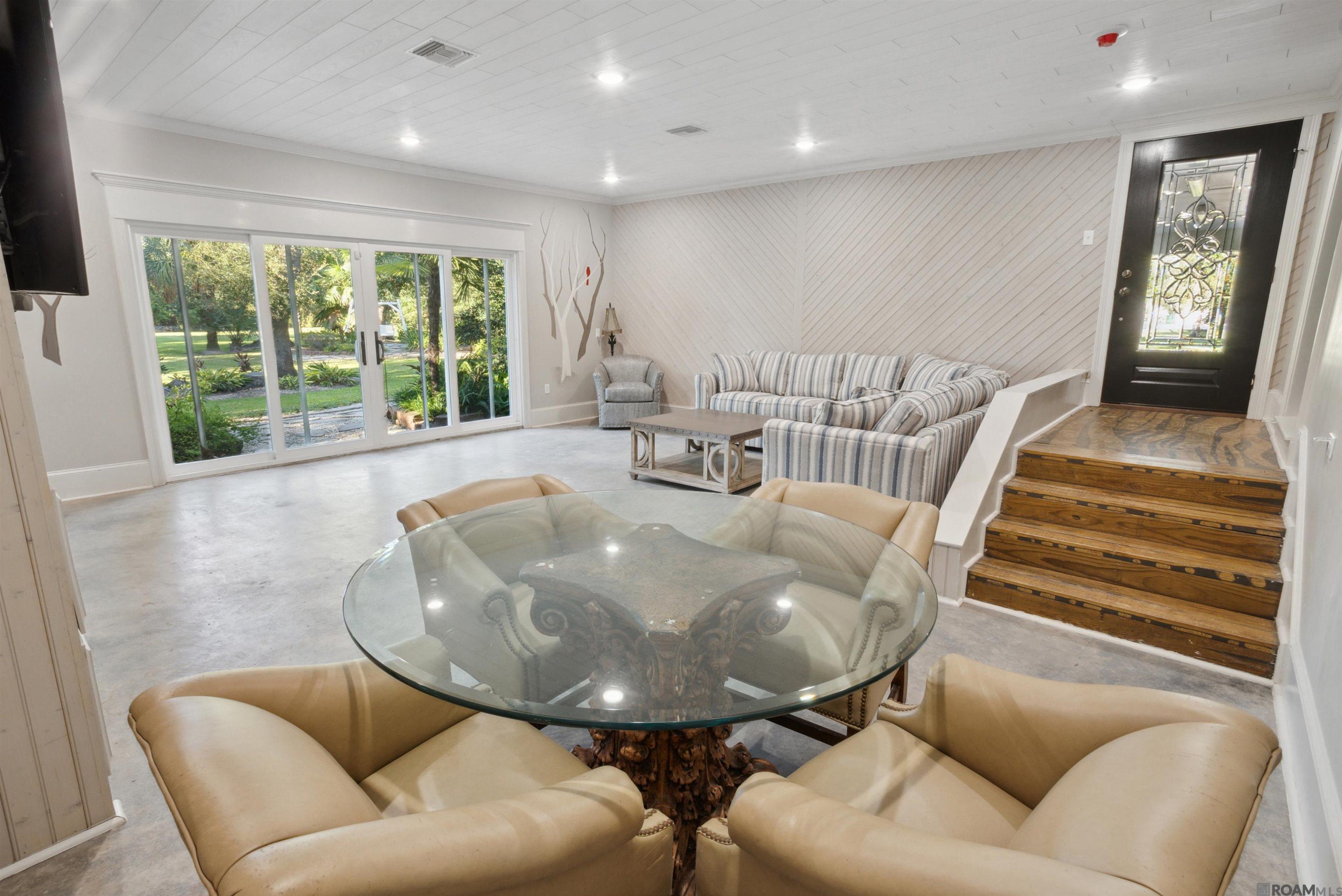 216 Ridgewood Blvd., Golden Meadow, LA, 70357