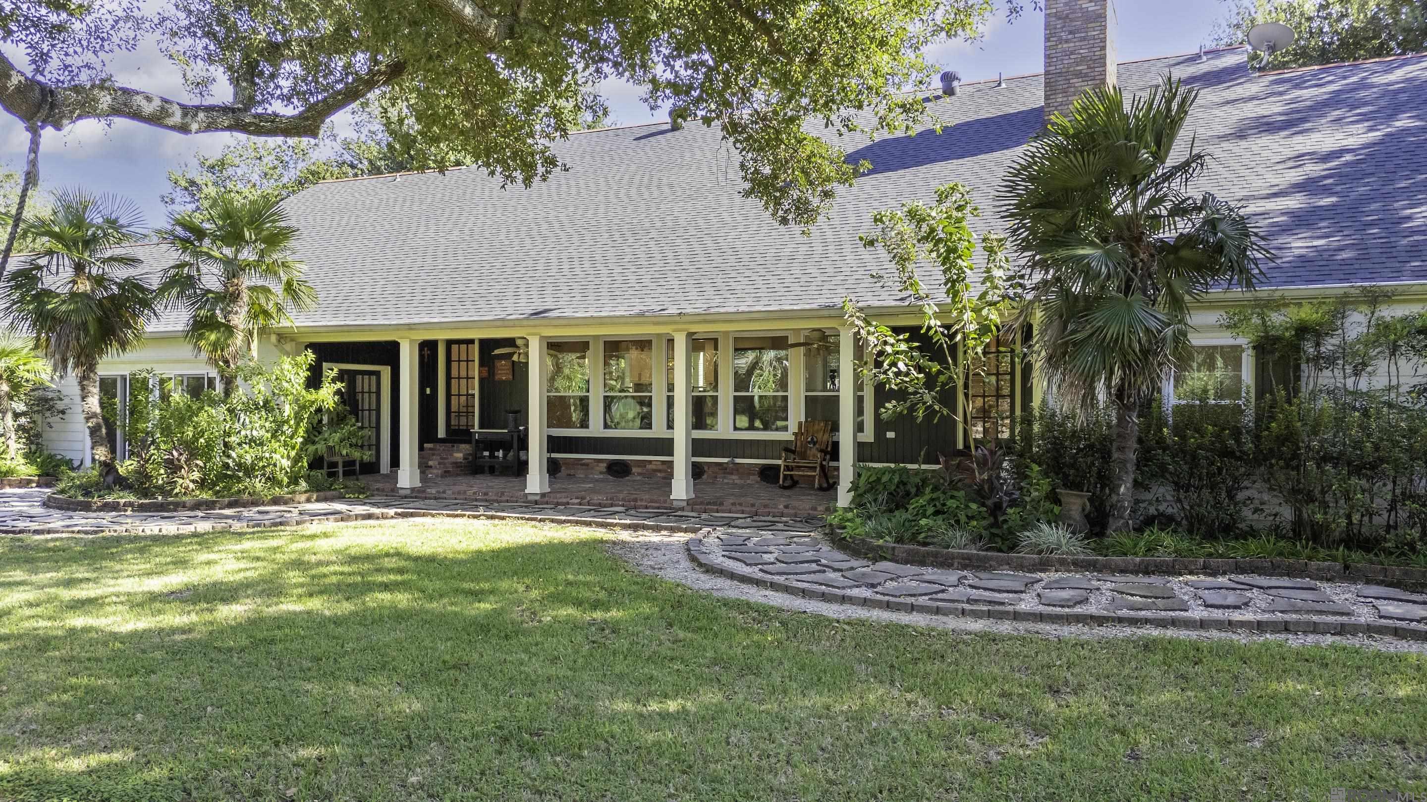 216 Ridgewood Blvd., Golden Meadow, LA, 70357