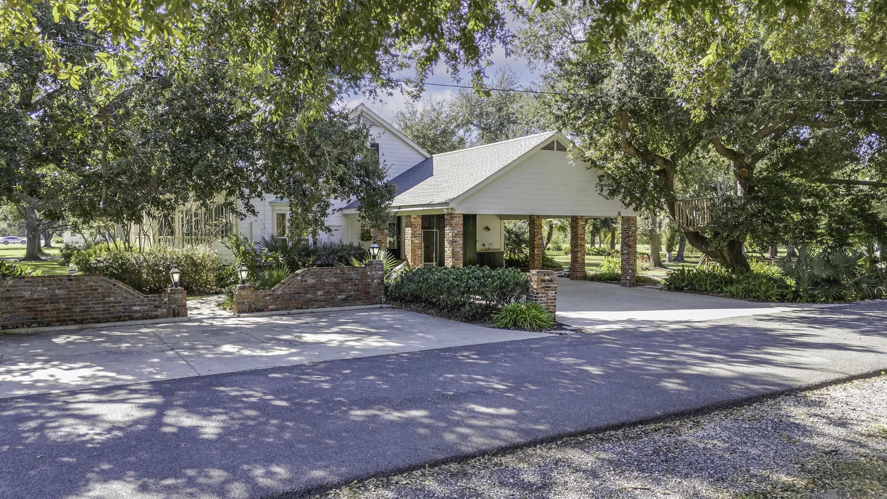 216 Ridgewood Blvd., Golden Meadow, LA, 70357