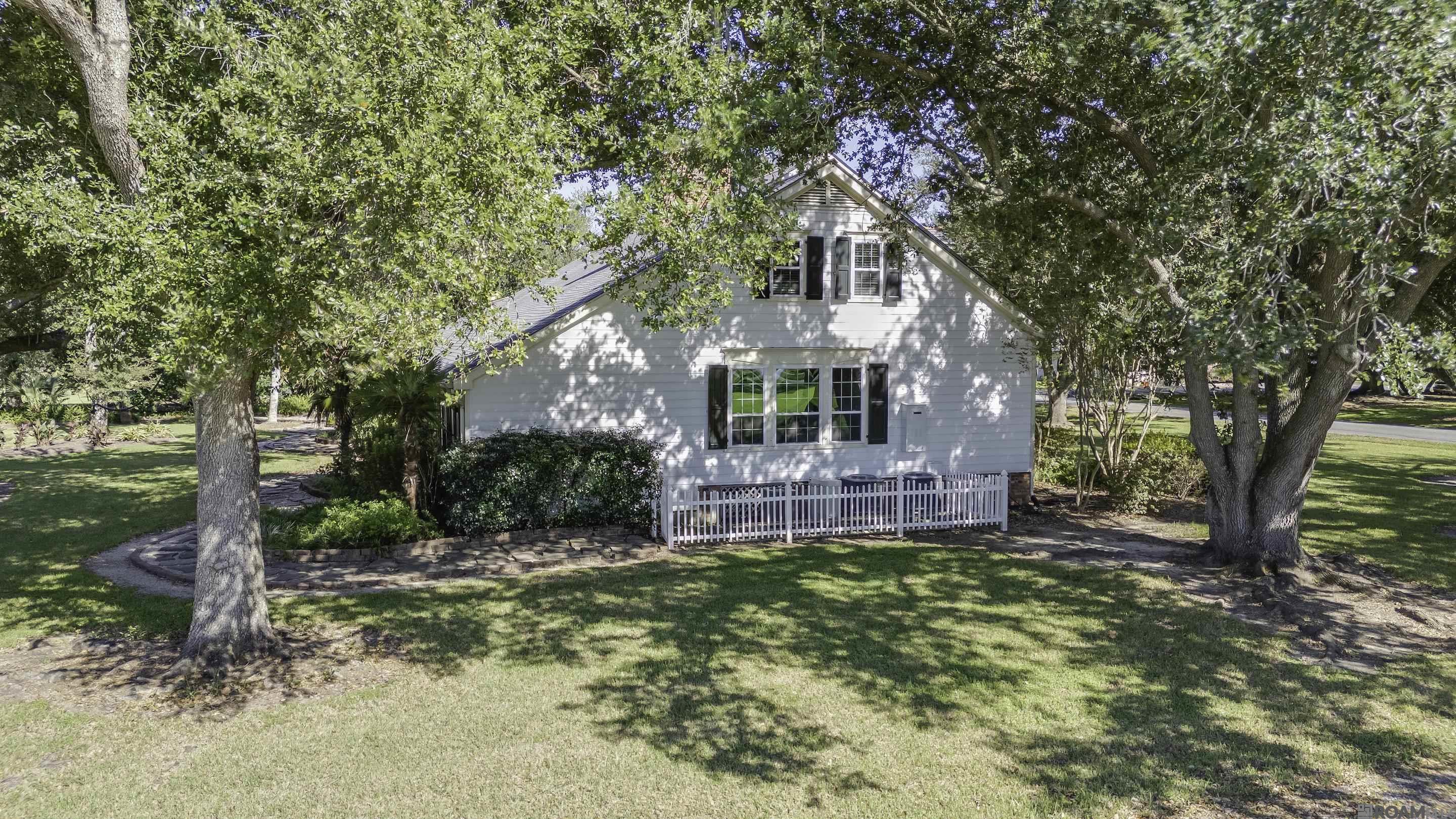 216 Ridgewood Blvd., Golden Meadow, LA, 70357