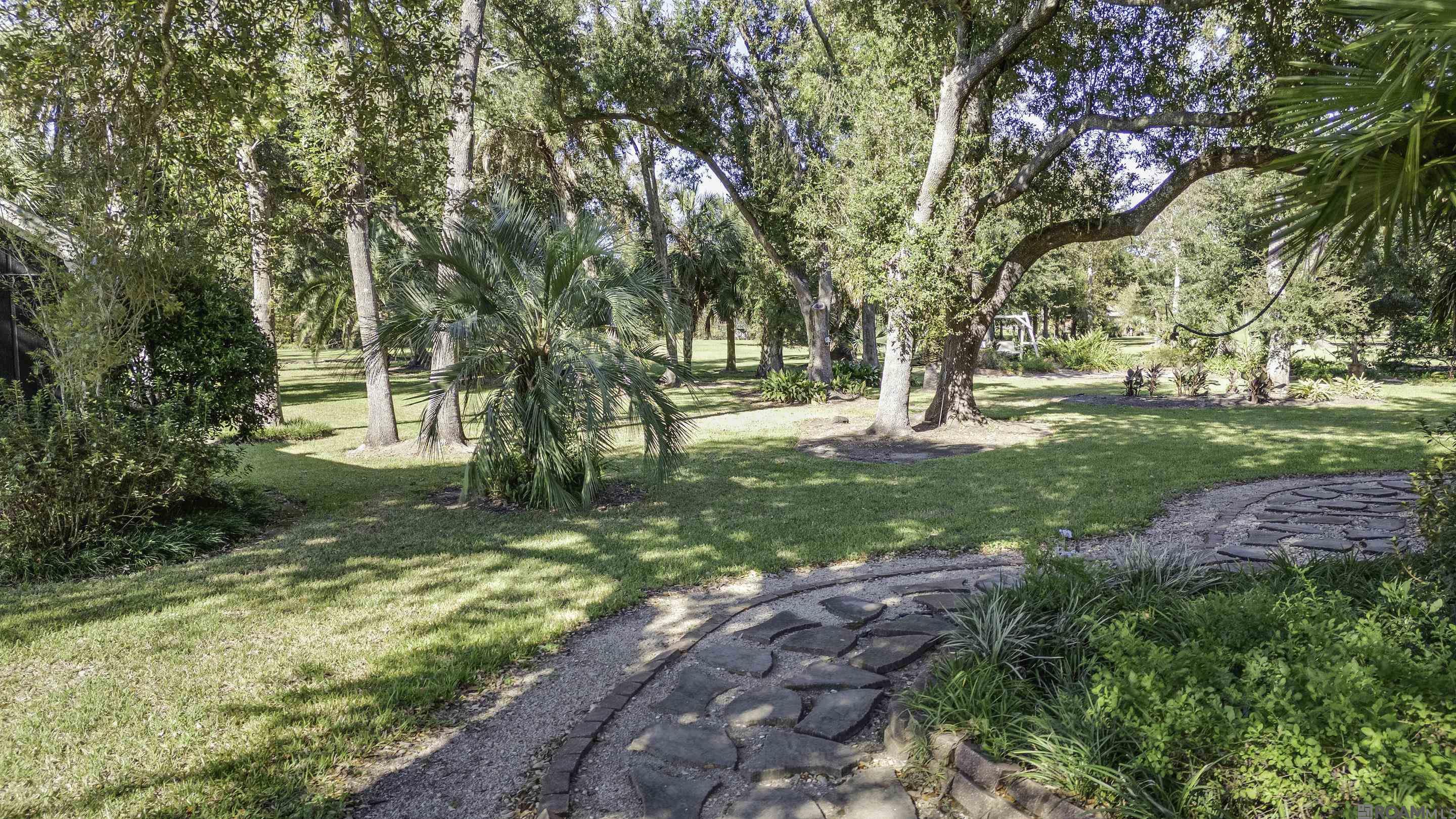 216 Ridgewood Blvd., Golden Meadow, LA, 70357