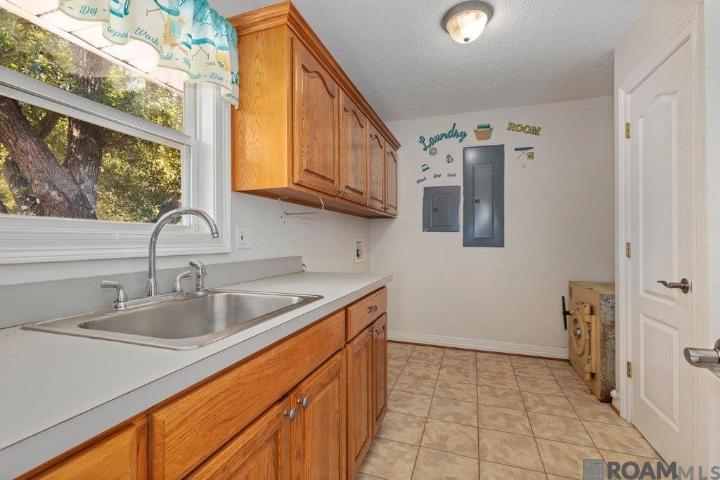 207 Hebert St, Lake Charles, LA, 70607