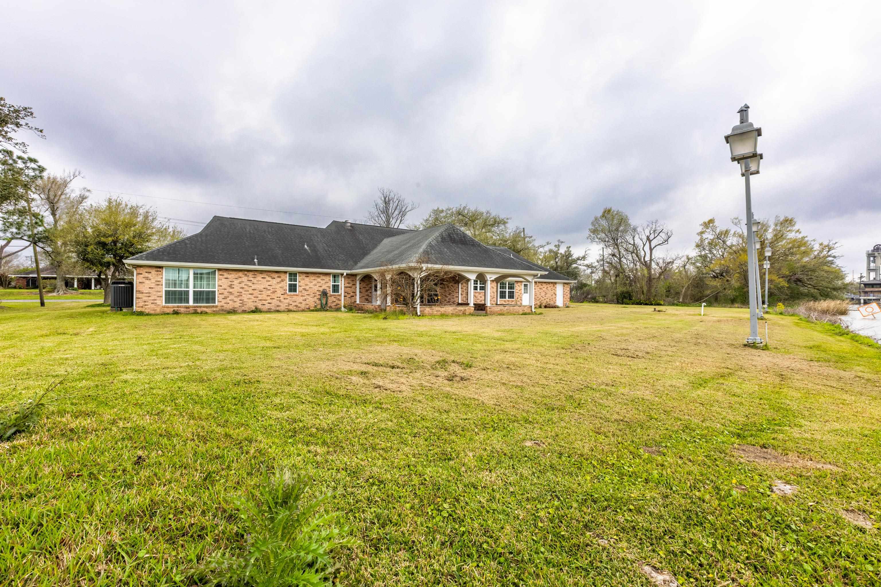 9473 East Main Street, Houma, LA, 70363