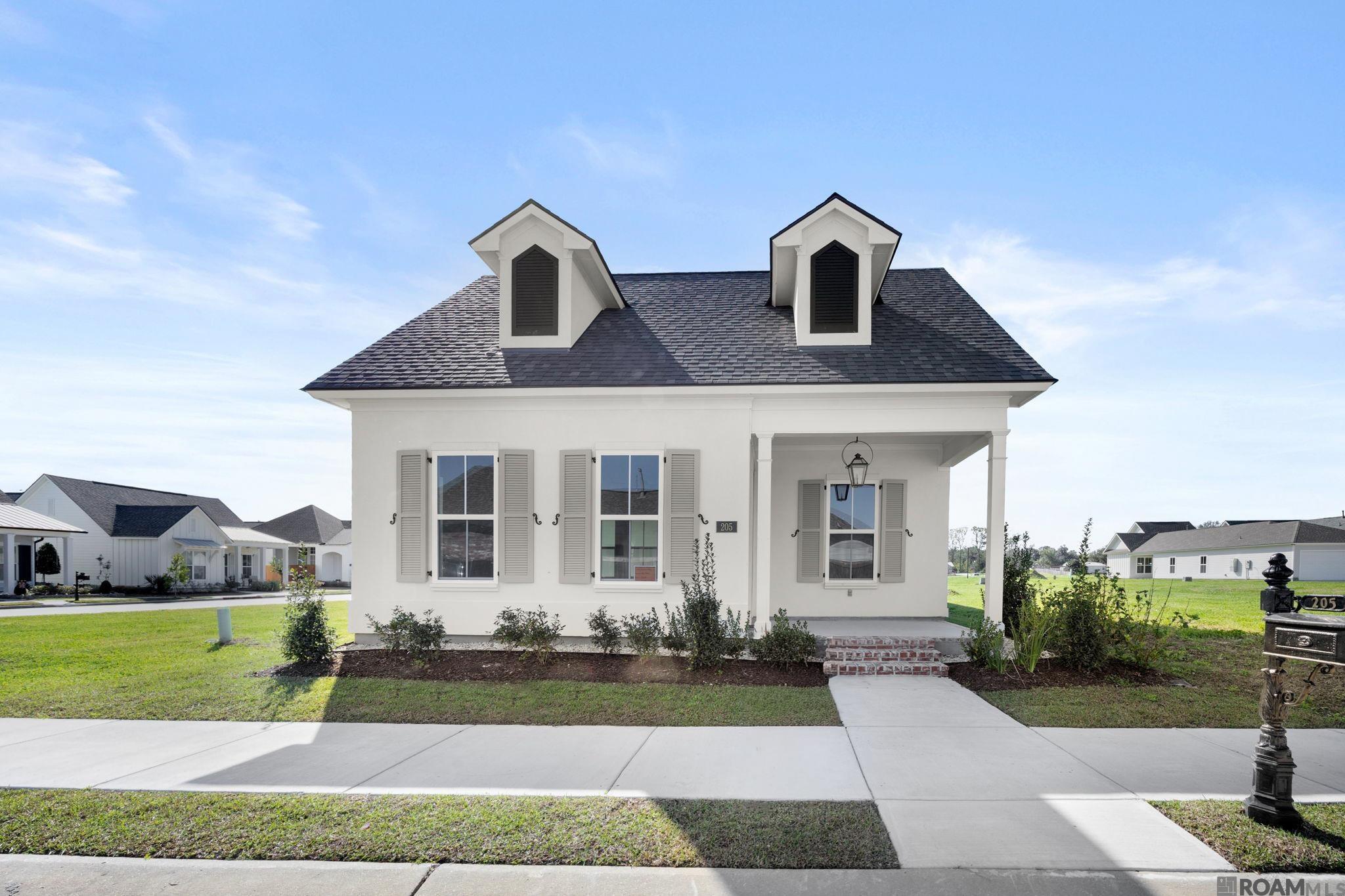 205 Queens Way, Thibodaux, LA, 70301