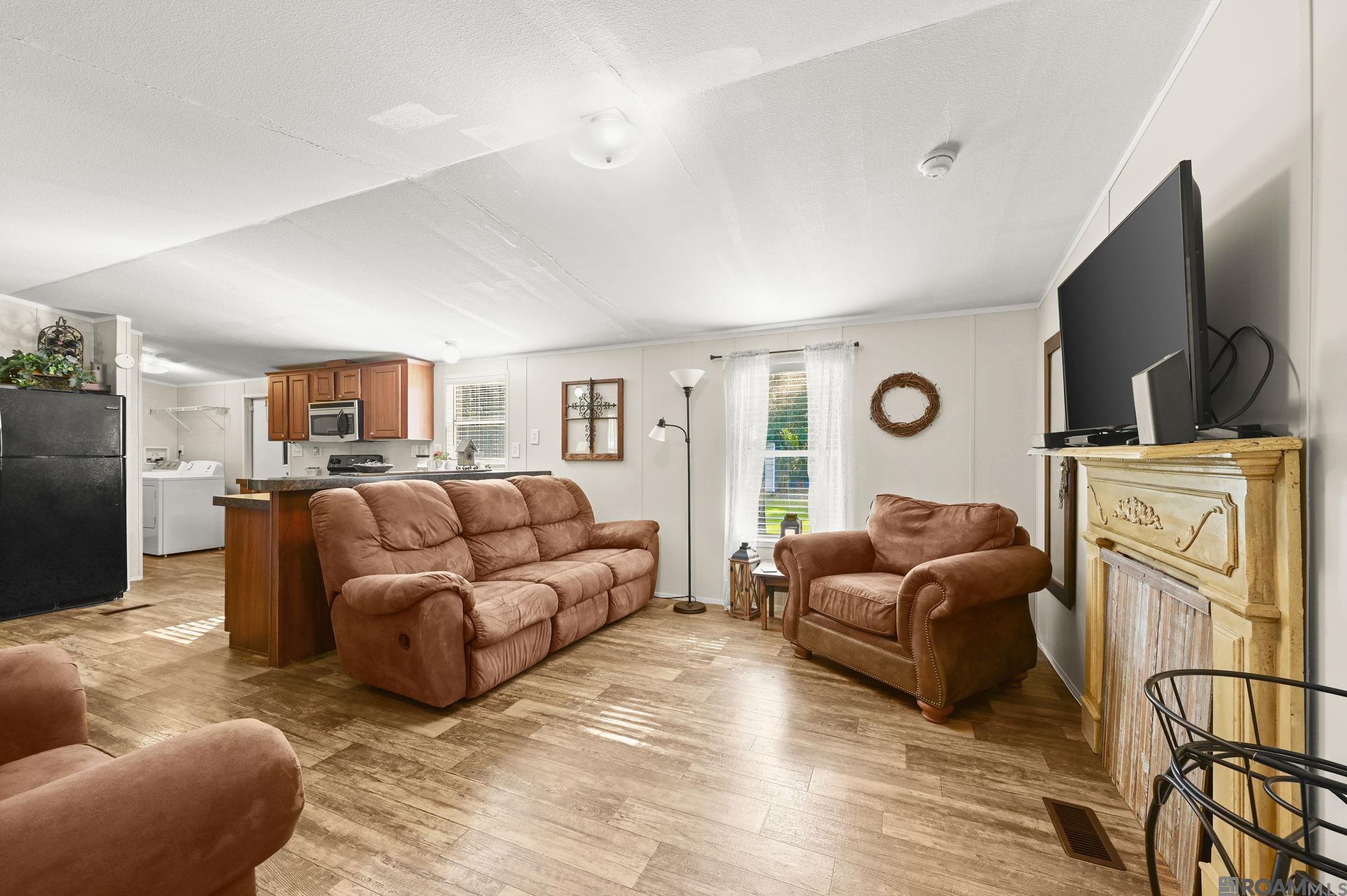 15324 E Beaver  Dr, Pride, LA, 70770