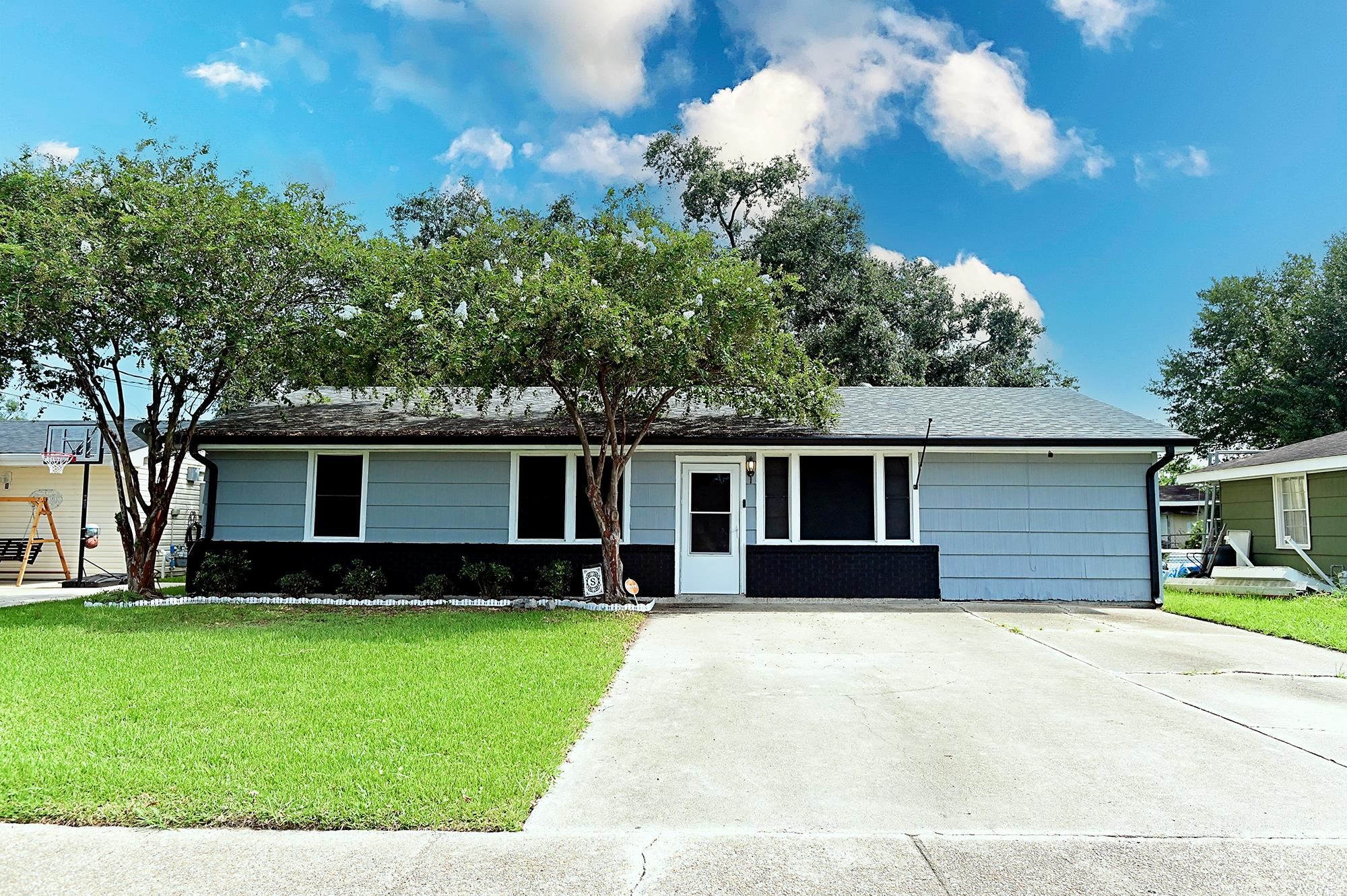 555 Harvest Ln, Port Allen, LA, 70767