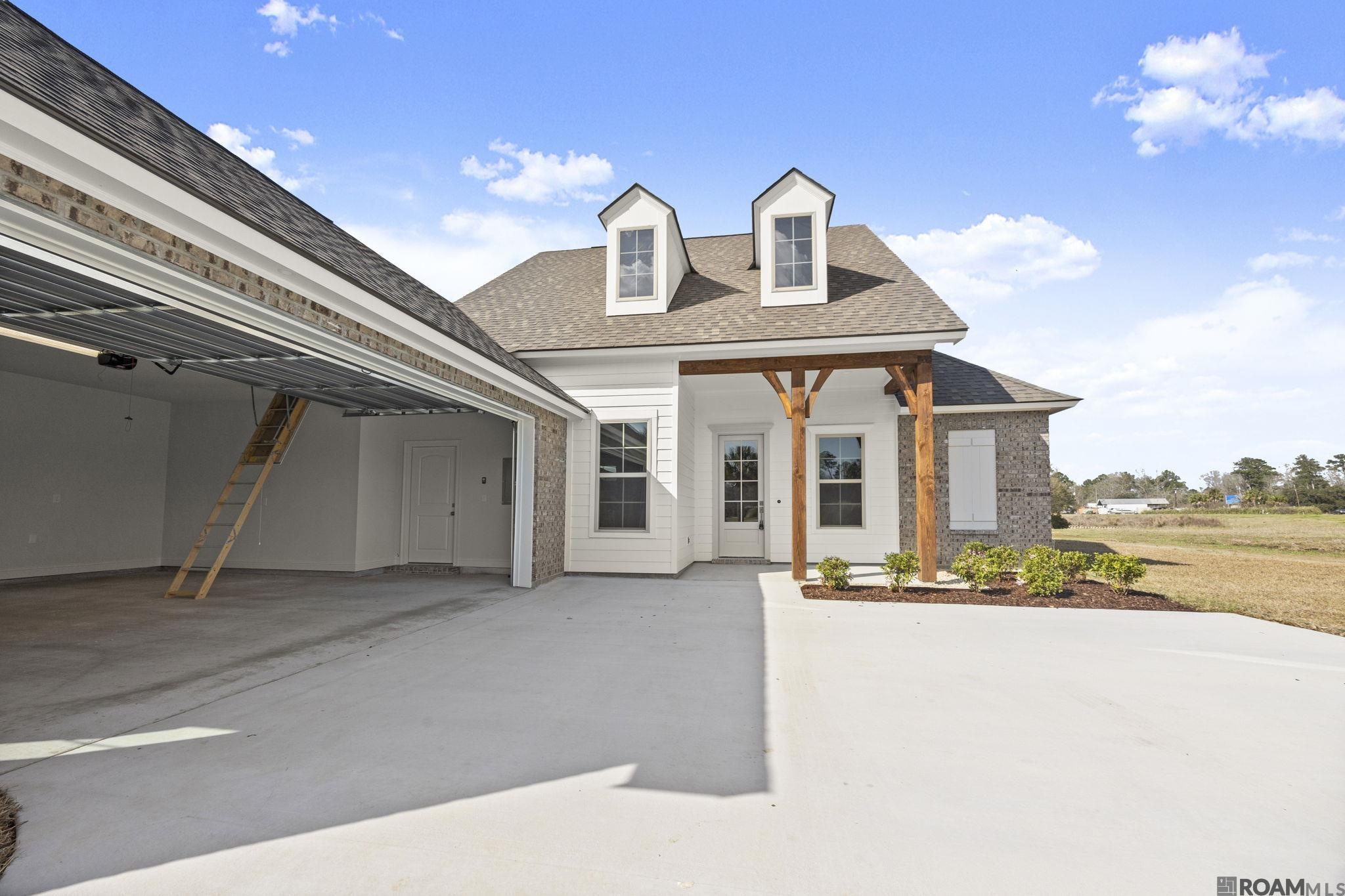 21563 Yellowfin Dr, Springfield, LA, 70462