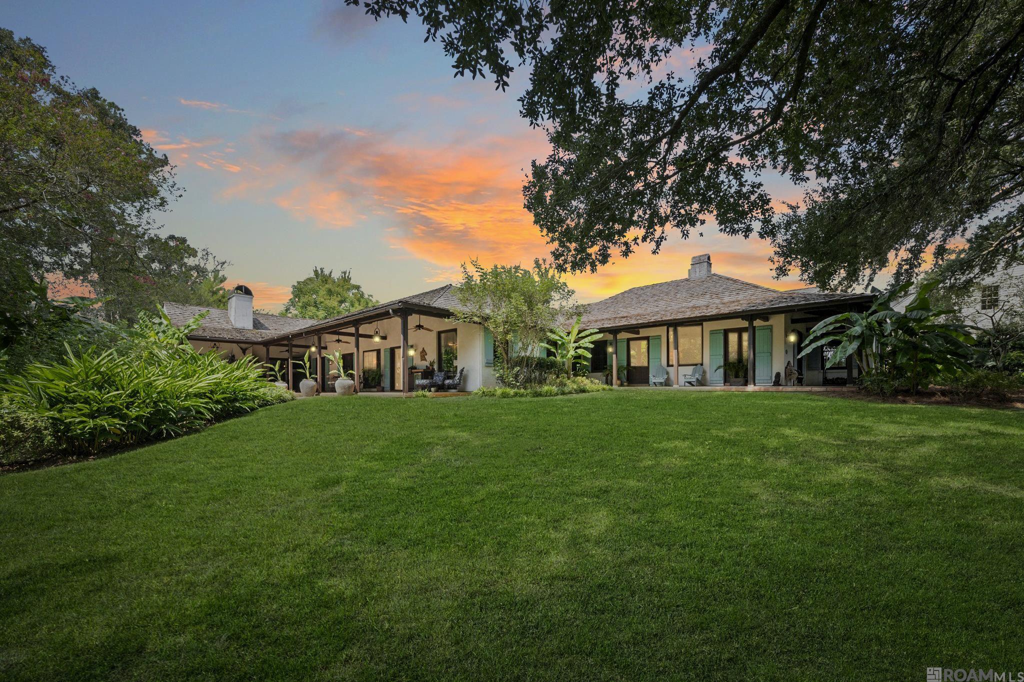 <p>FEATURED LISTINGS</p>
