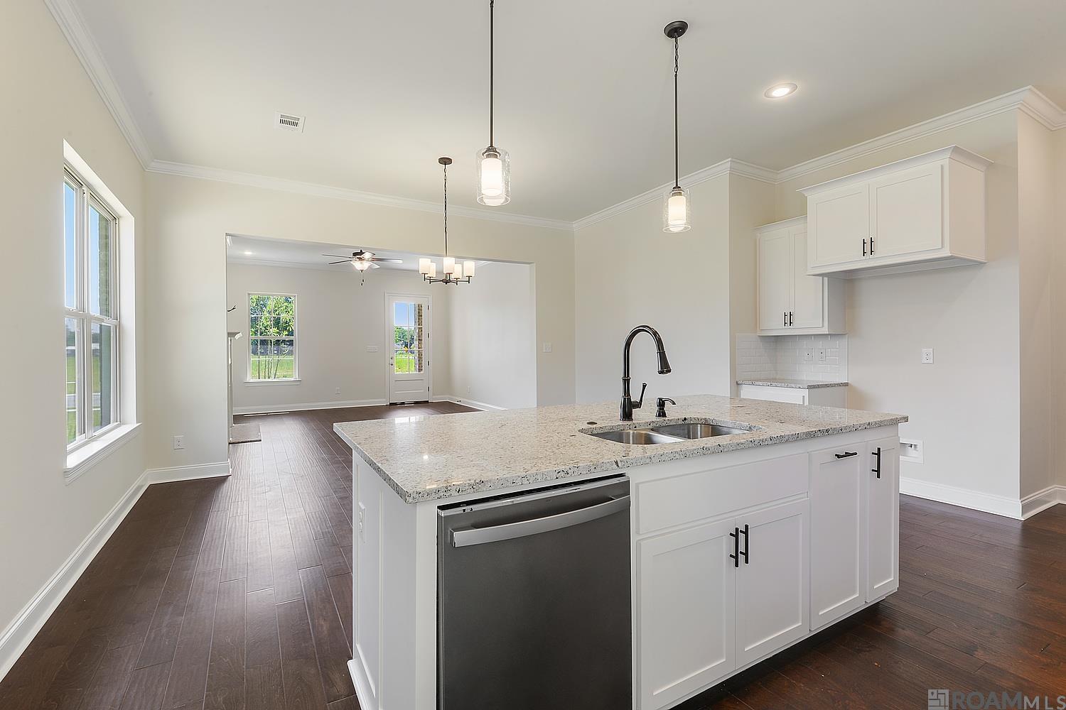 10435 Highpoint Dr, Denham Springs, LA, 70706