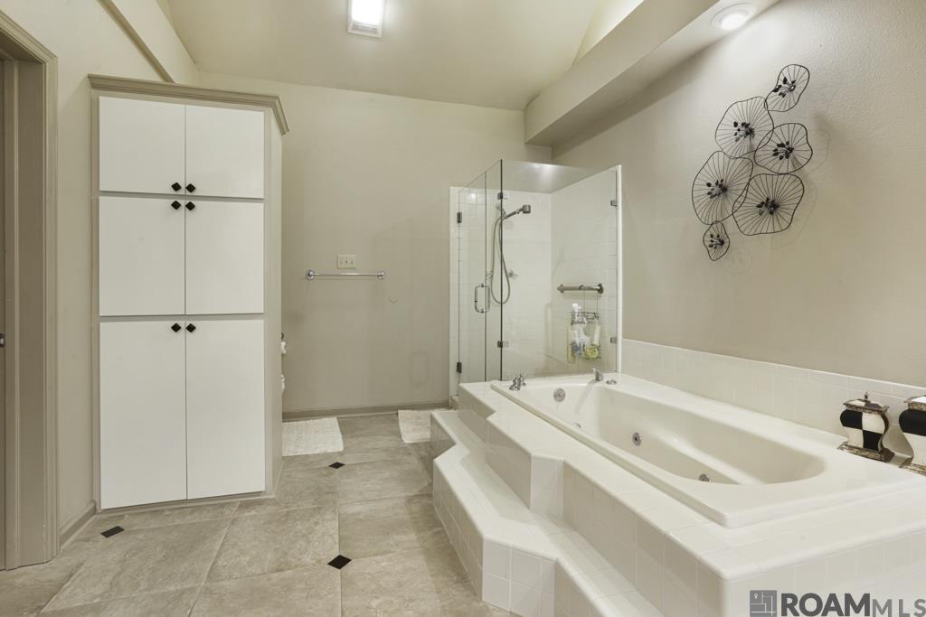 5741 Lake Shadow Dr, Baton Rouge, LA, 70817