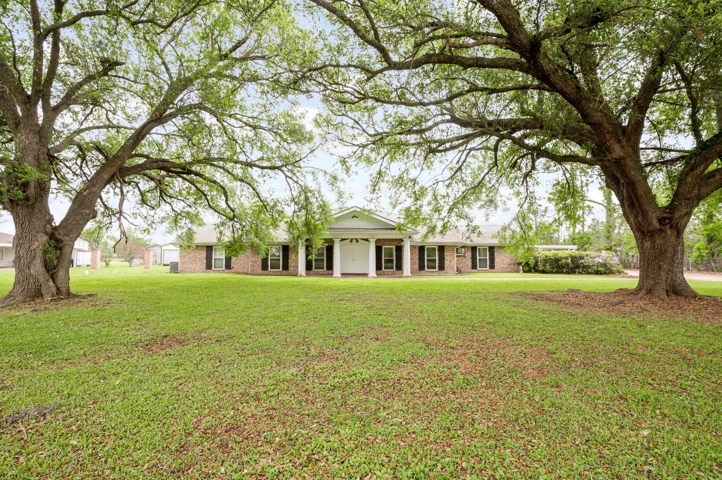 209 Country Estates Drive, Houma, LA, 70364