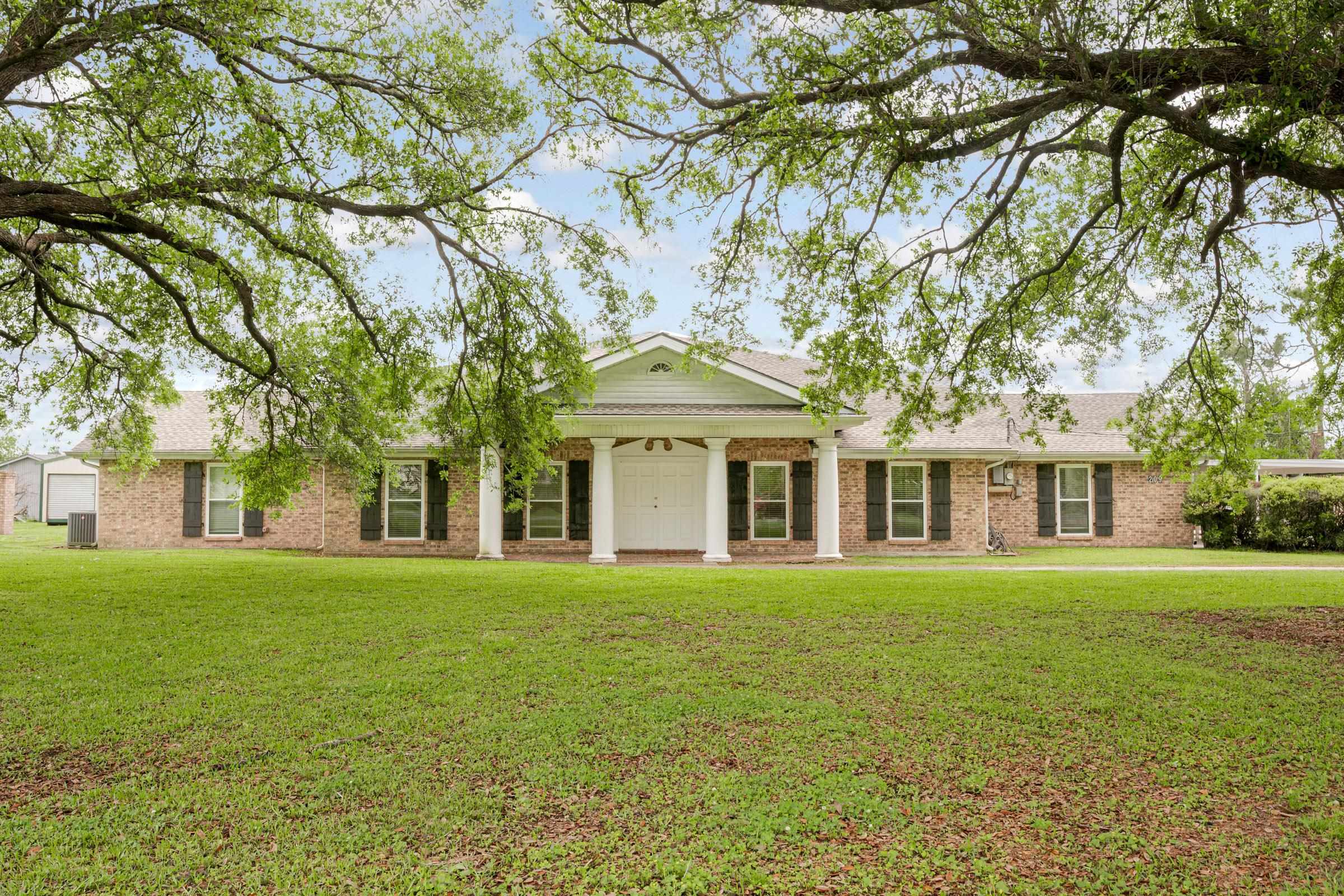 209 Country Estates Drive, Houma, LA, 70364