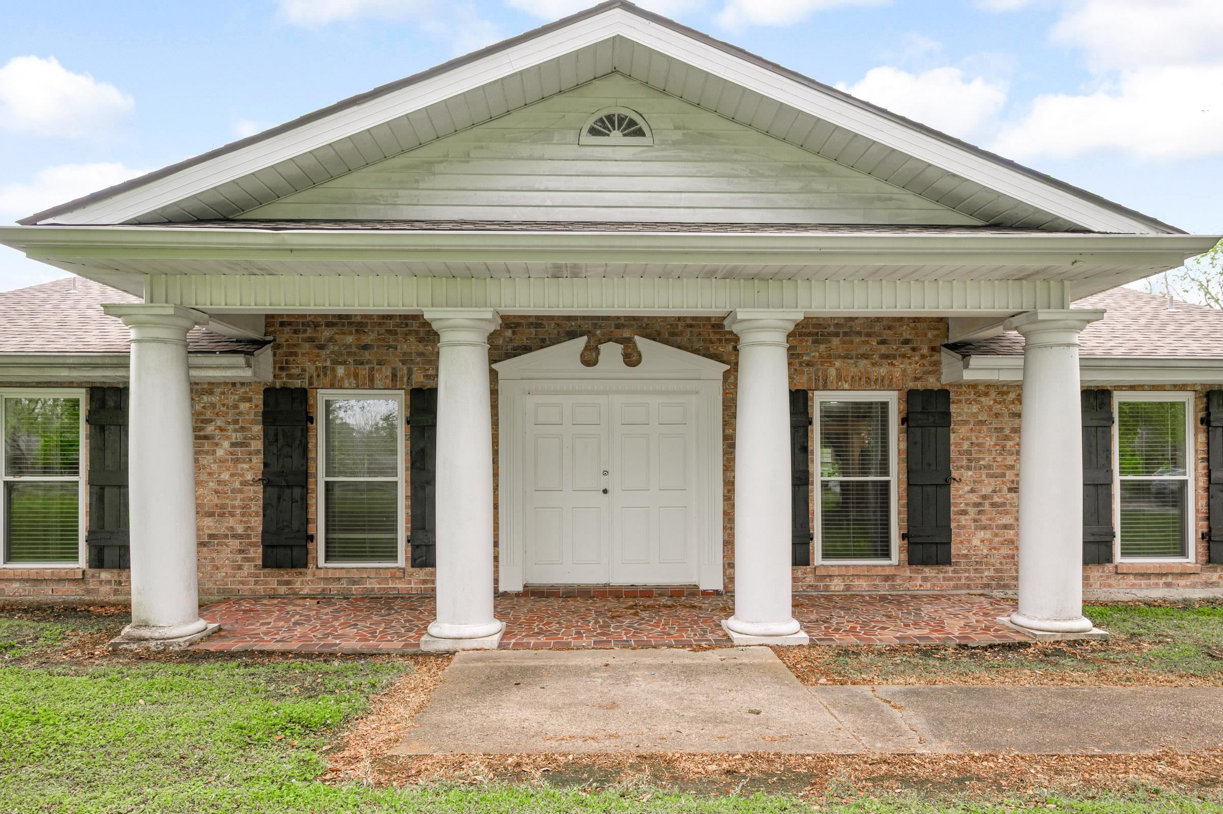 209 Country Estates Drive, Houma, LA, 70364