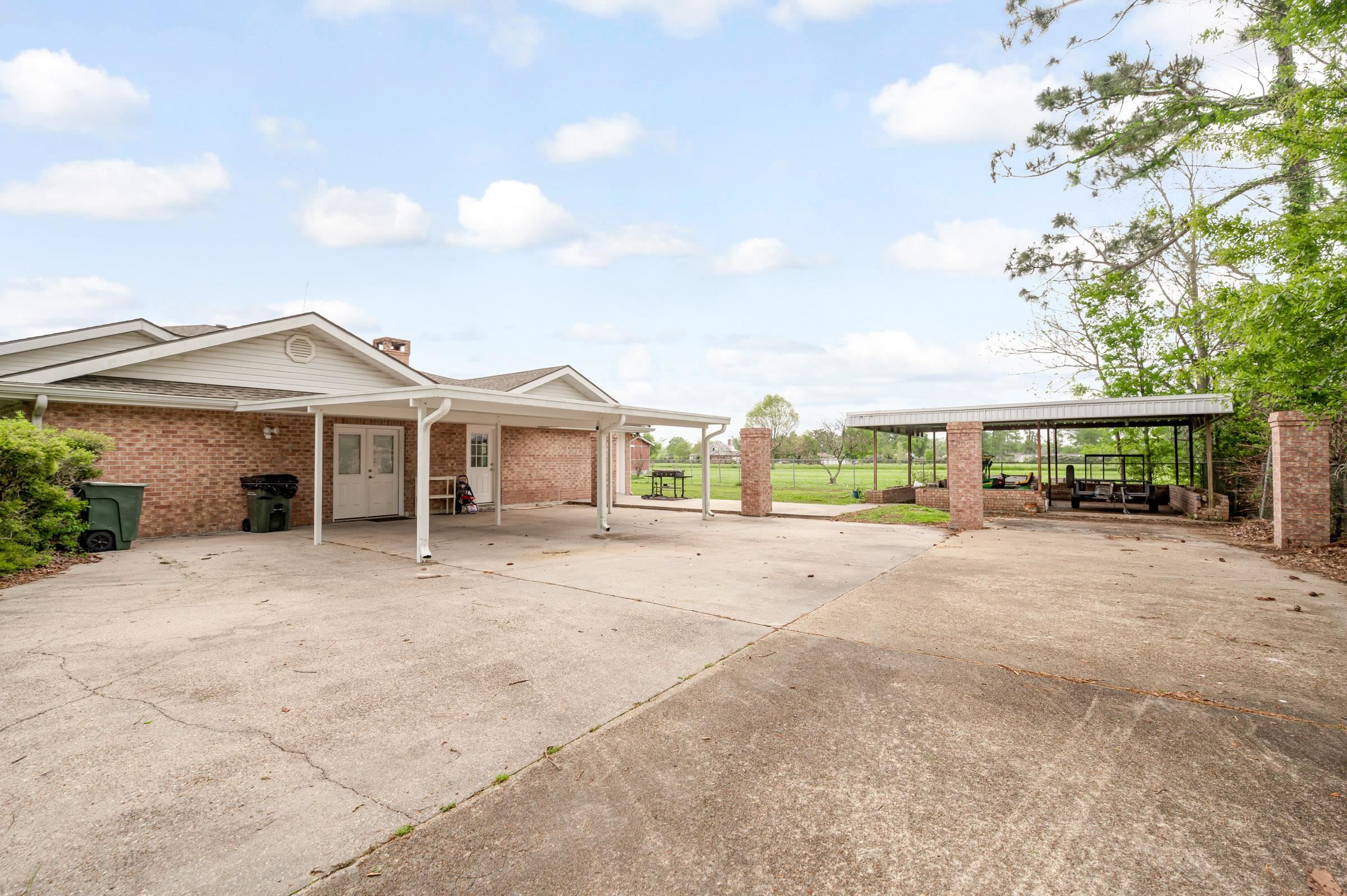 209 Country Estates Drive, Houma, LA, 70364