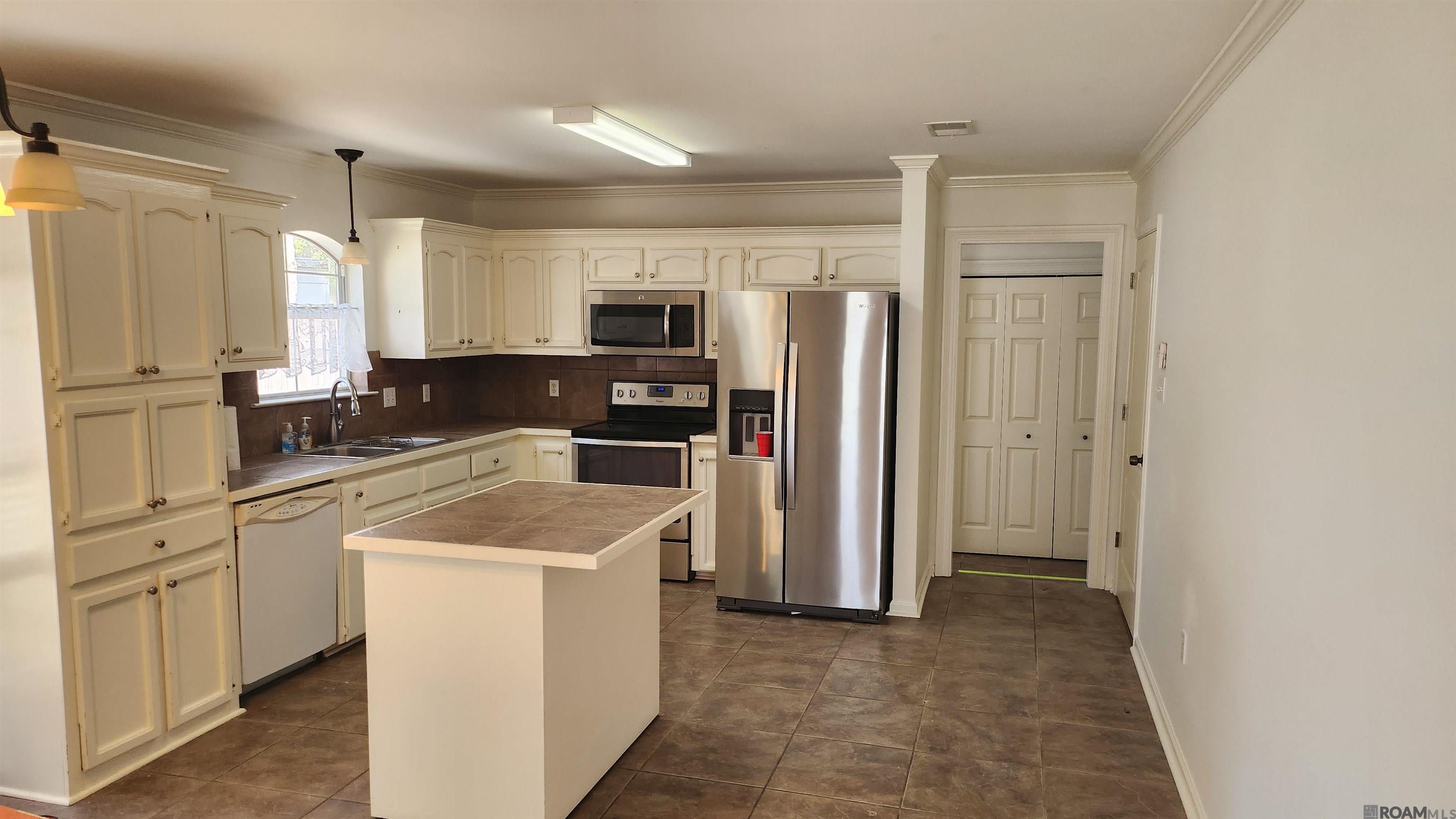 13417 Meadow Crossing Dr, Walker, LA, 70785