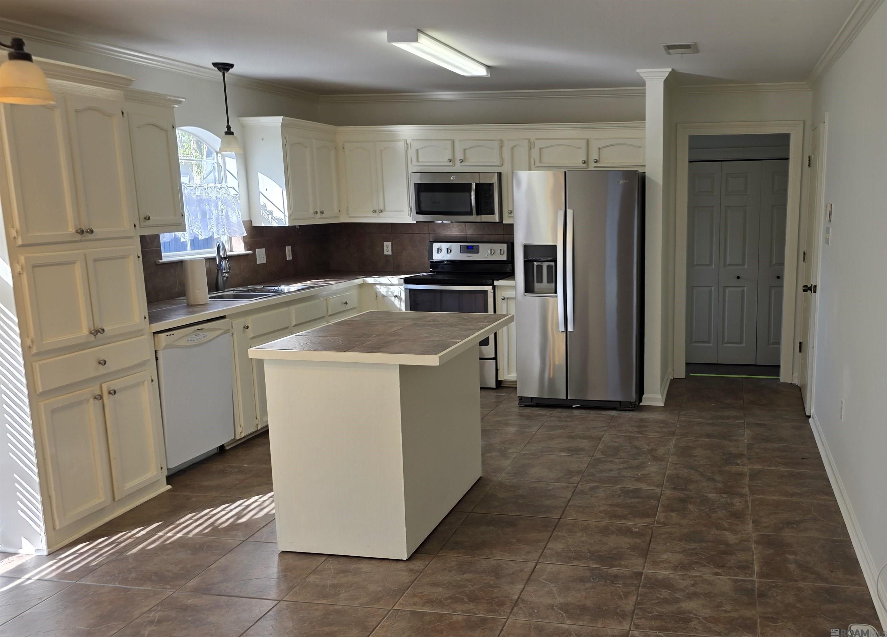 13417 Meadow Crossing Dr, Walker, LA, 70785