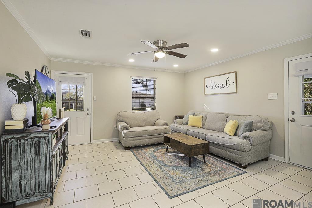 308 E Jeff St, Gonzales, LA, 70737