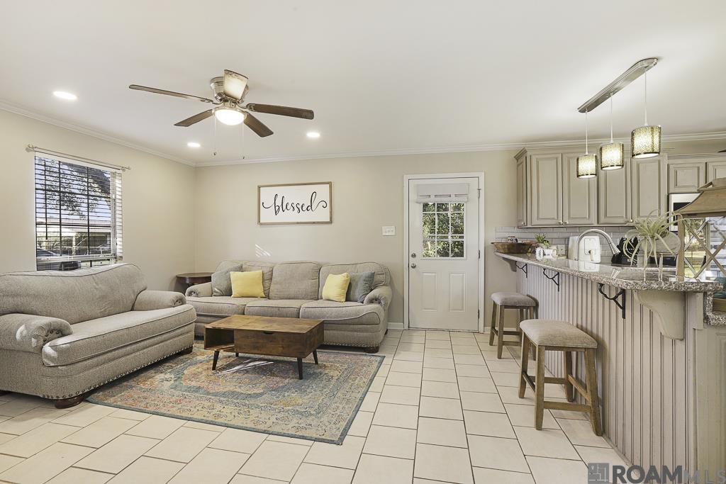 308 E Jeff St, Gonzales, LA, 70737