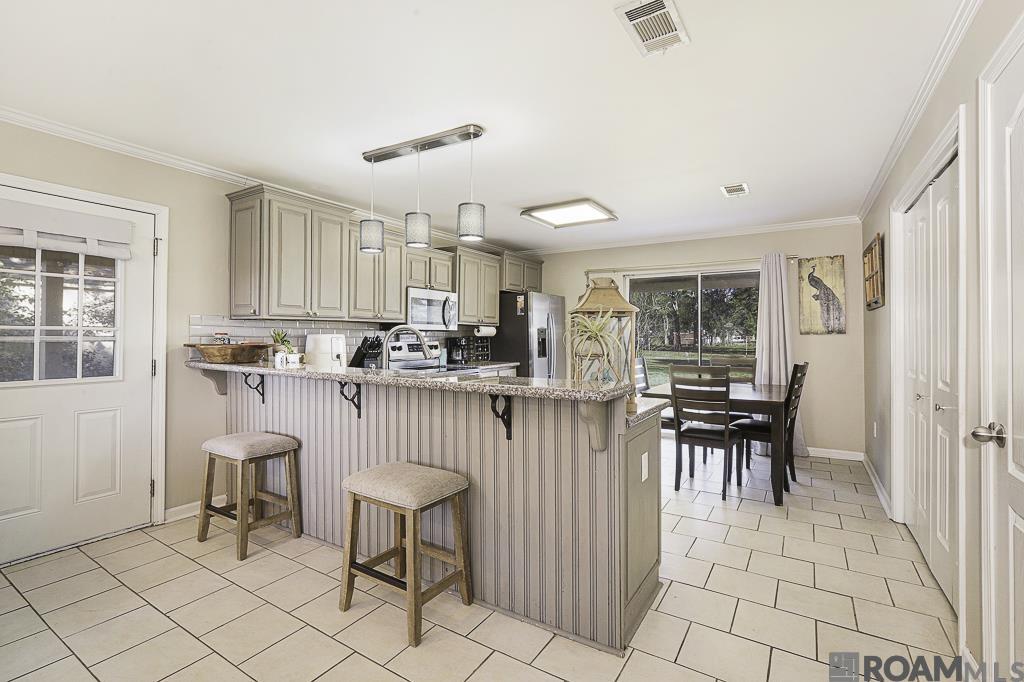 308 E Jeff St, Gonzales, LA, 70737