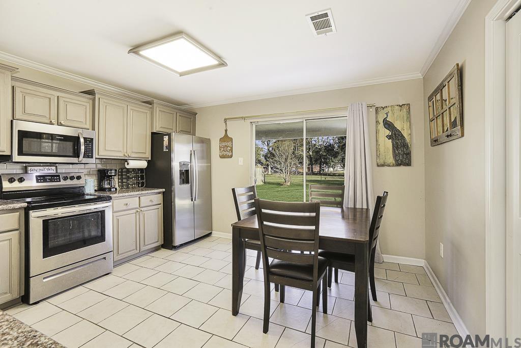 308 E Jeff St, Gonzales, LA, 70737