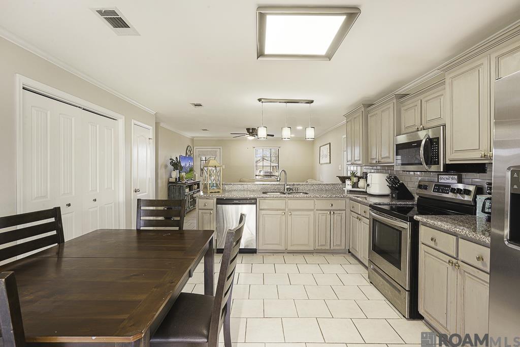 308 E Jeff St, Gonzales, LA, 70737