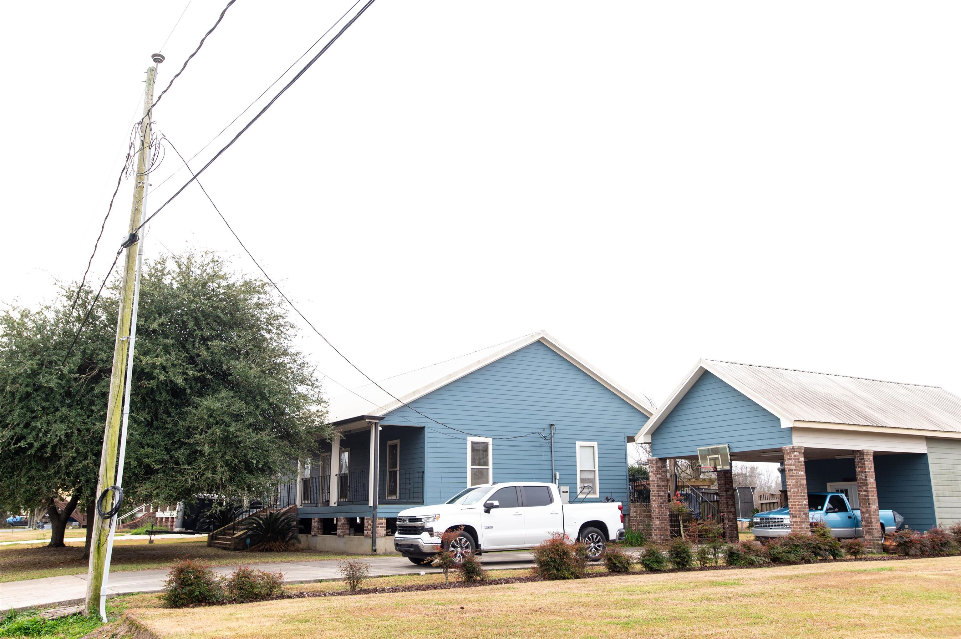 347 Le Village Dr, Larose, LA, 70373