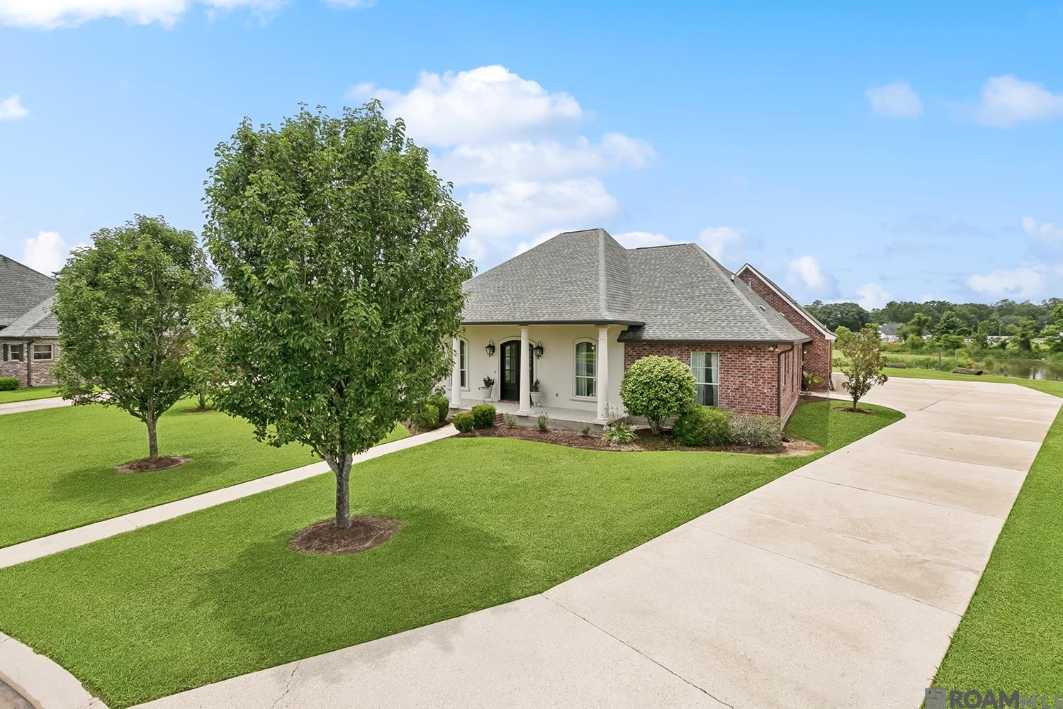 11177 Toria Ln, St Amant, LA, 70774
