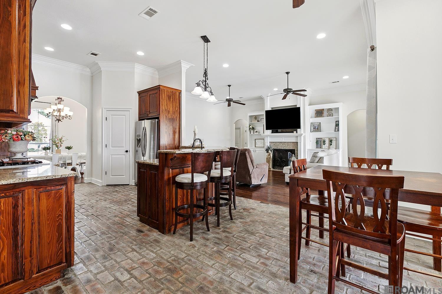 11177 Toria Ln, St Amant, LA, 70774