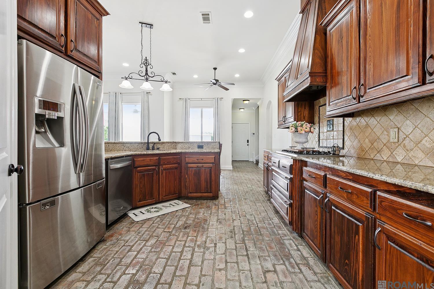 11177 Toria Ln, St Amant, LA, 70774