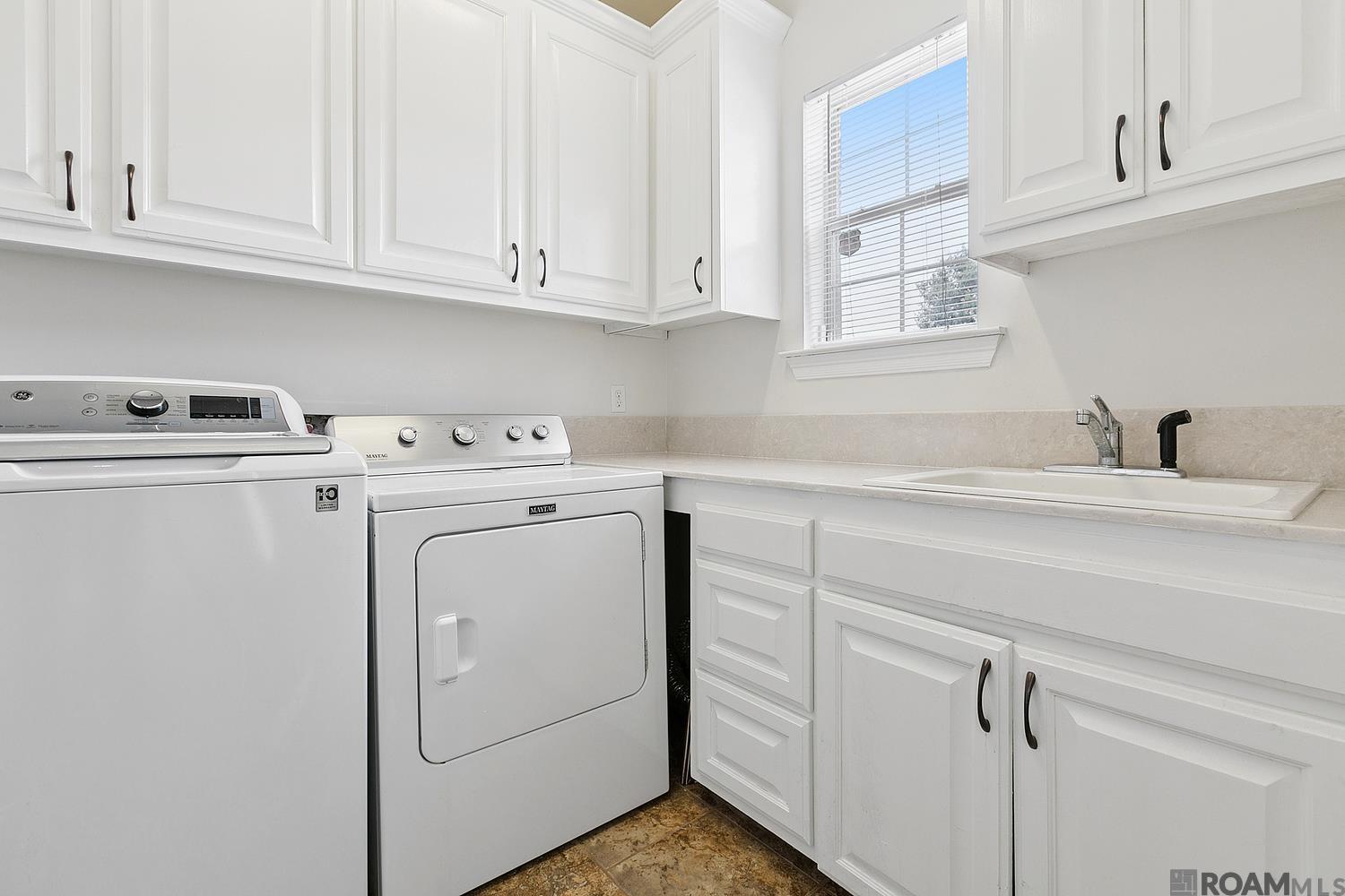 11177 Toria Ln, St Amant, LA, 70774