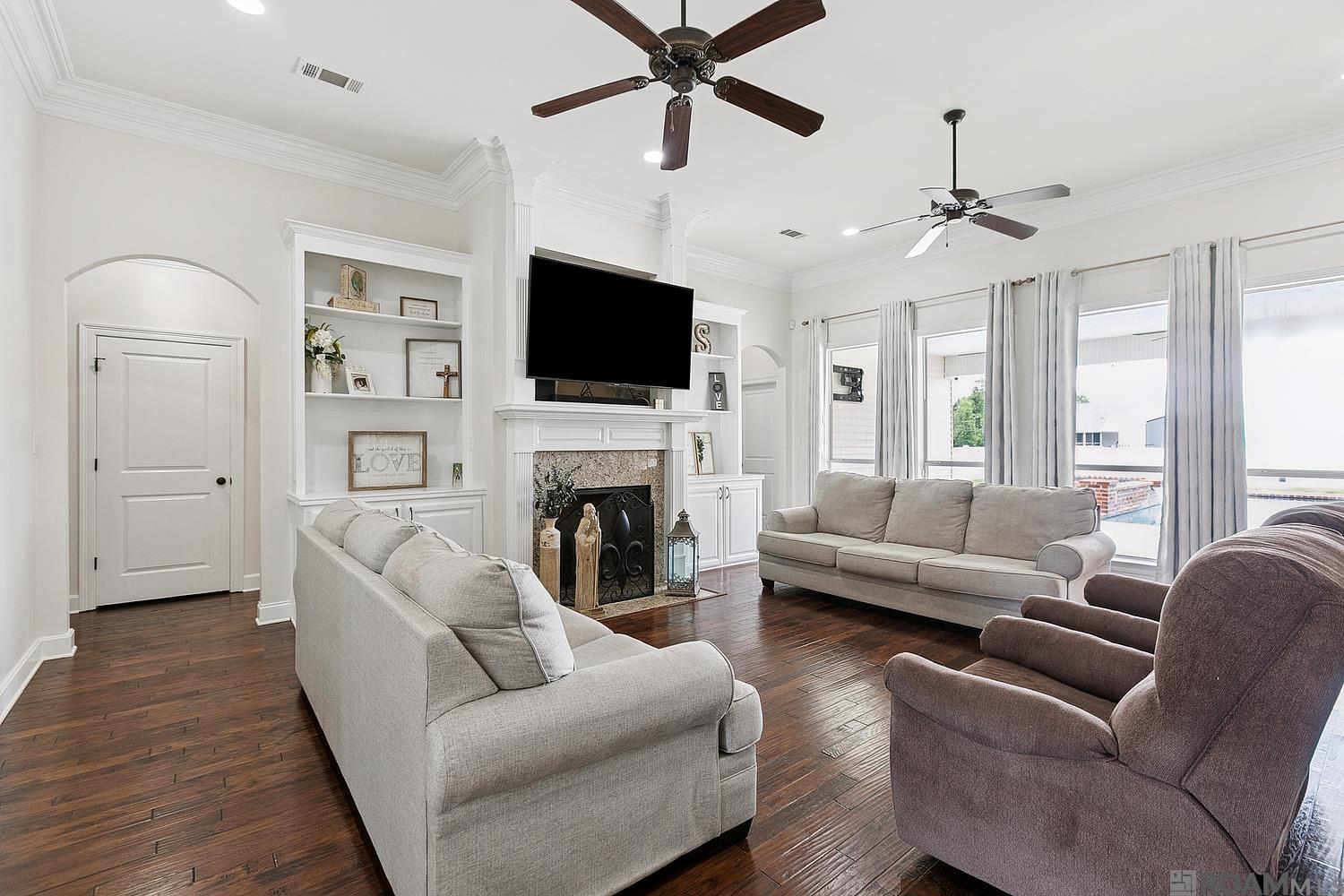 11177 Toria Ln, St Amant, LA, 70774