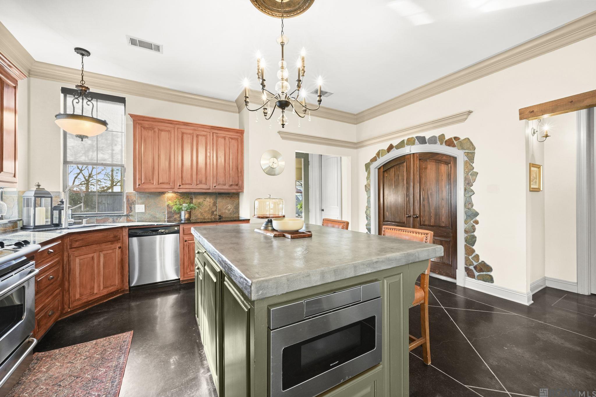 10142 Old World Dr, Baton Rouge, LA, 70817